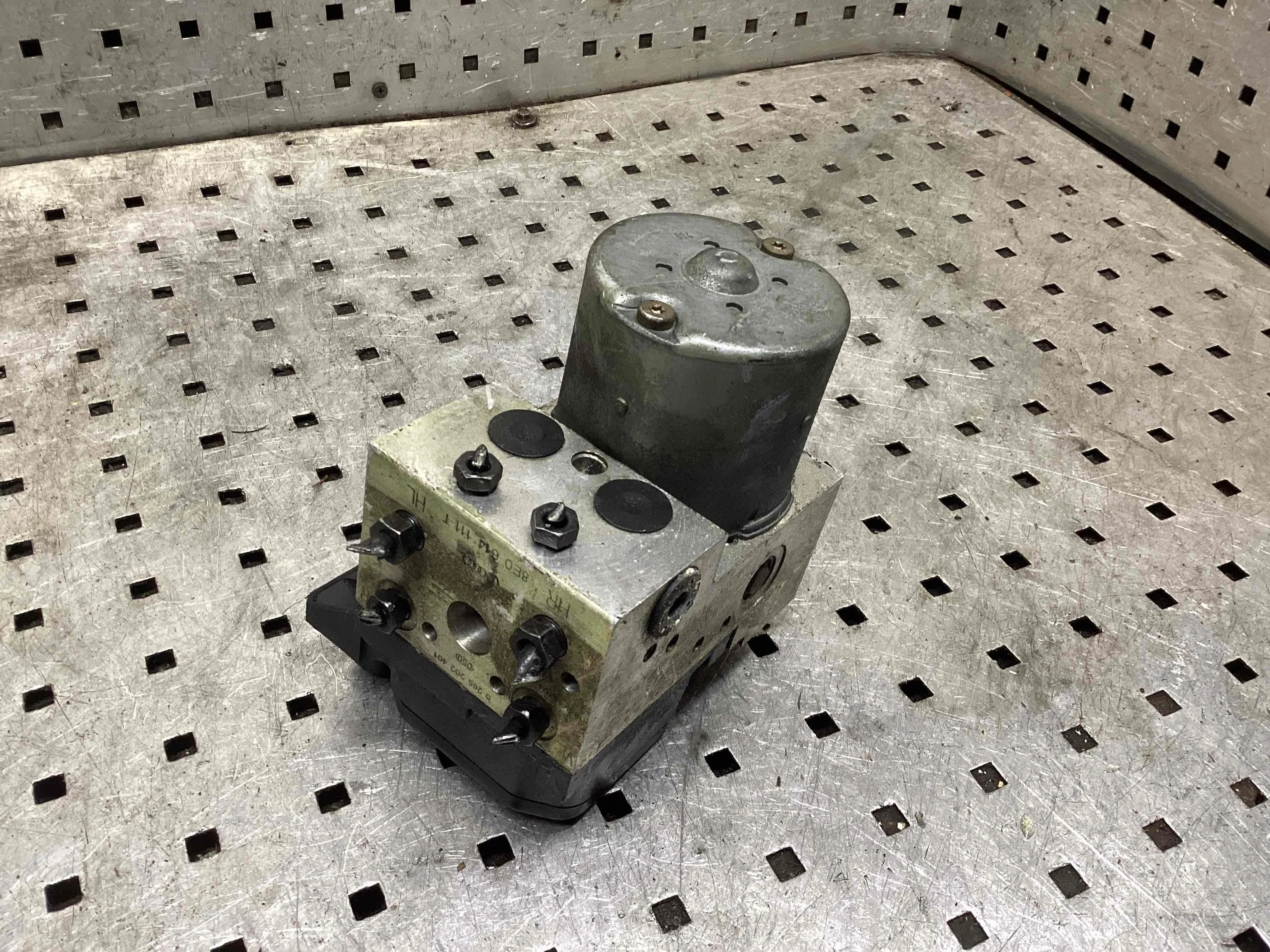 Блок ABS Volkswagen Passat Passat B5 (3B) 1996-2000 1998 1,8 Бензин МКПП 5ст. Универсал.