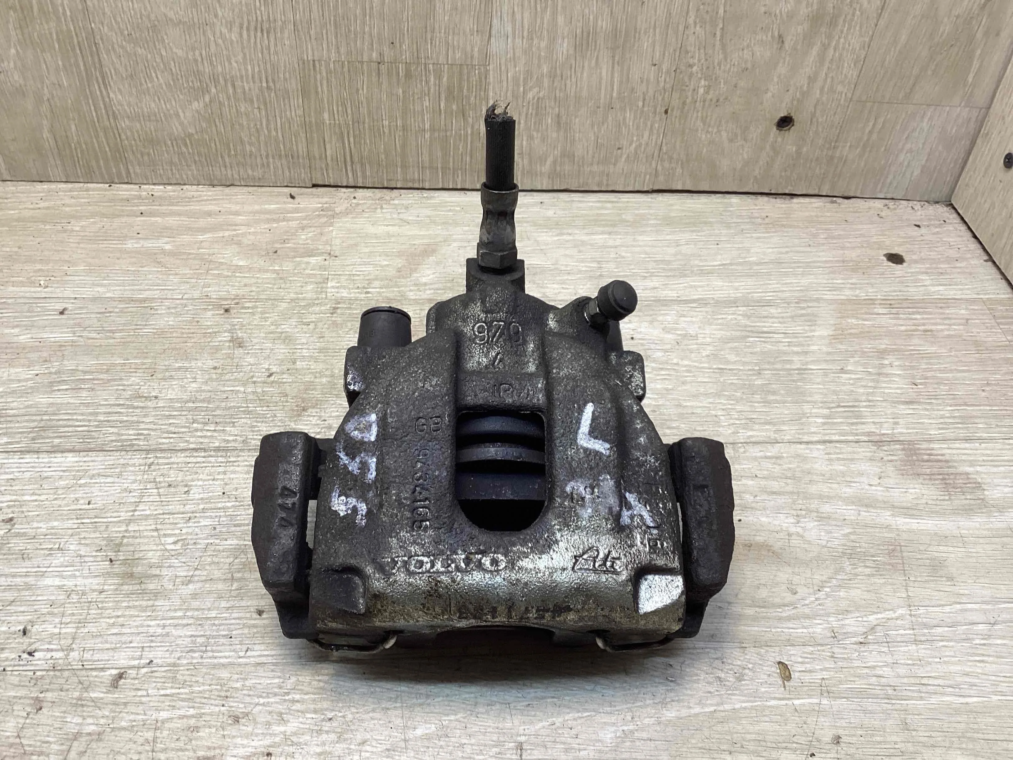 Суппорт задний левый Volvo V70 V70 II (SW) 2000-2008 2001 2,4 Бензин АКПП Универсал.