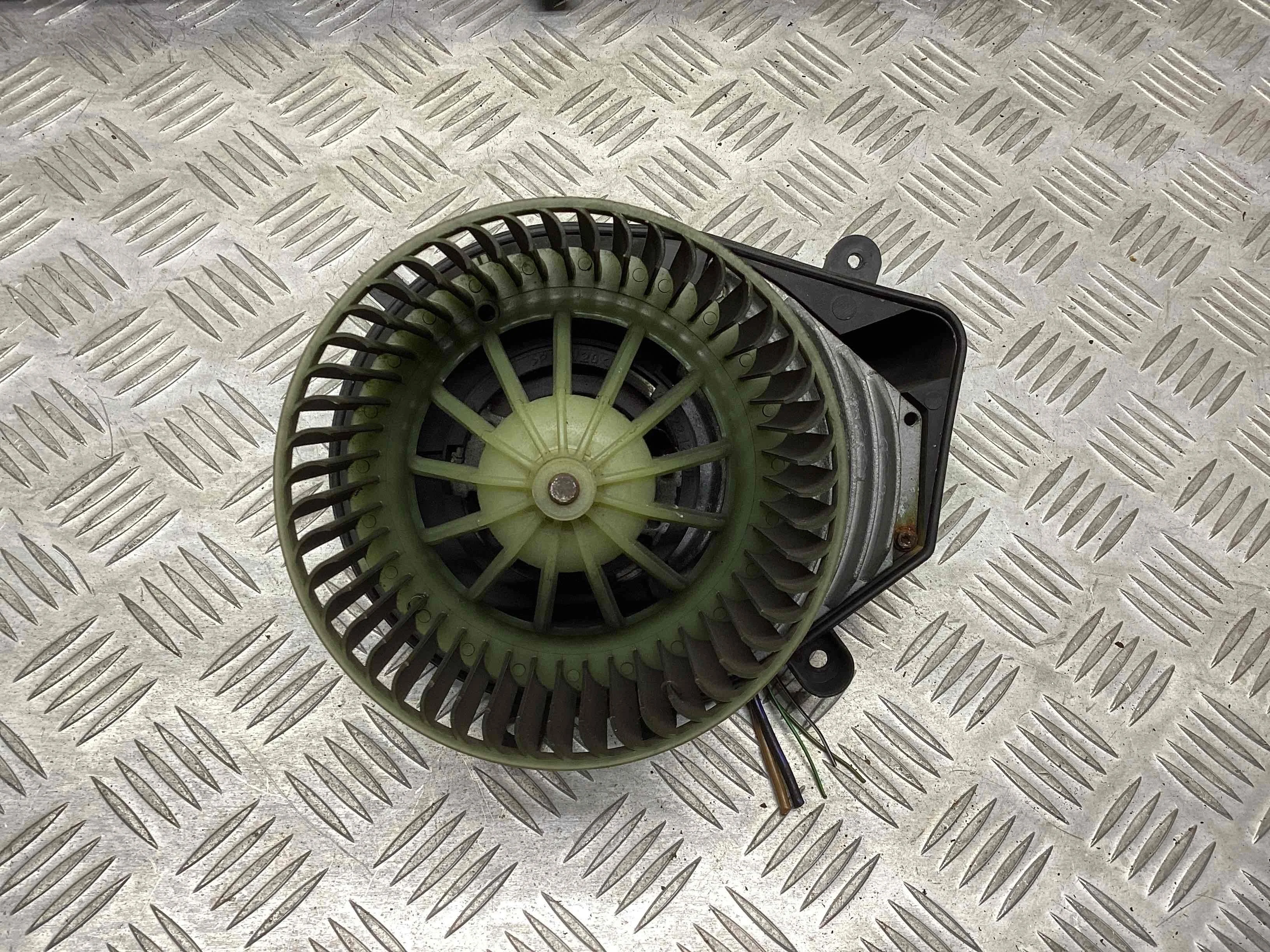 Моторчик печки Volkswagen Passat Passat B5 (3B) 1996-2000 1997 1,6 Бензин МКПП Универсал.