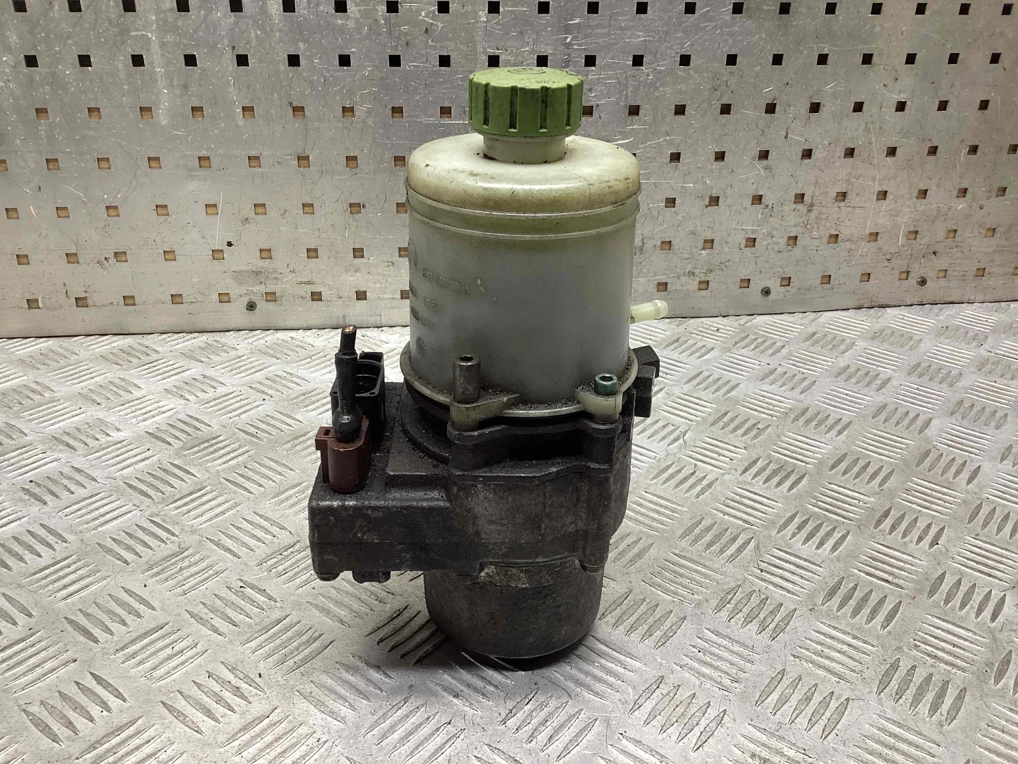 Электрогидроусилитель руля Seat Ibiza Ibiza III (6L) 2002-2008 2003 2,0 Бензин МКПП Хэтчбек.