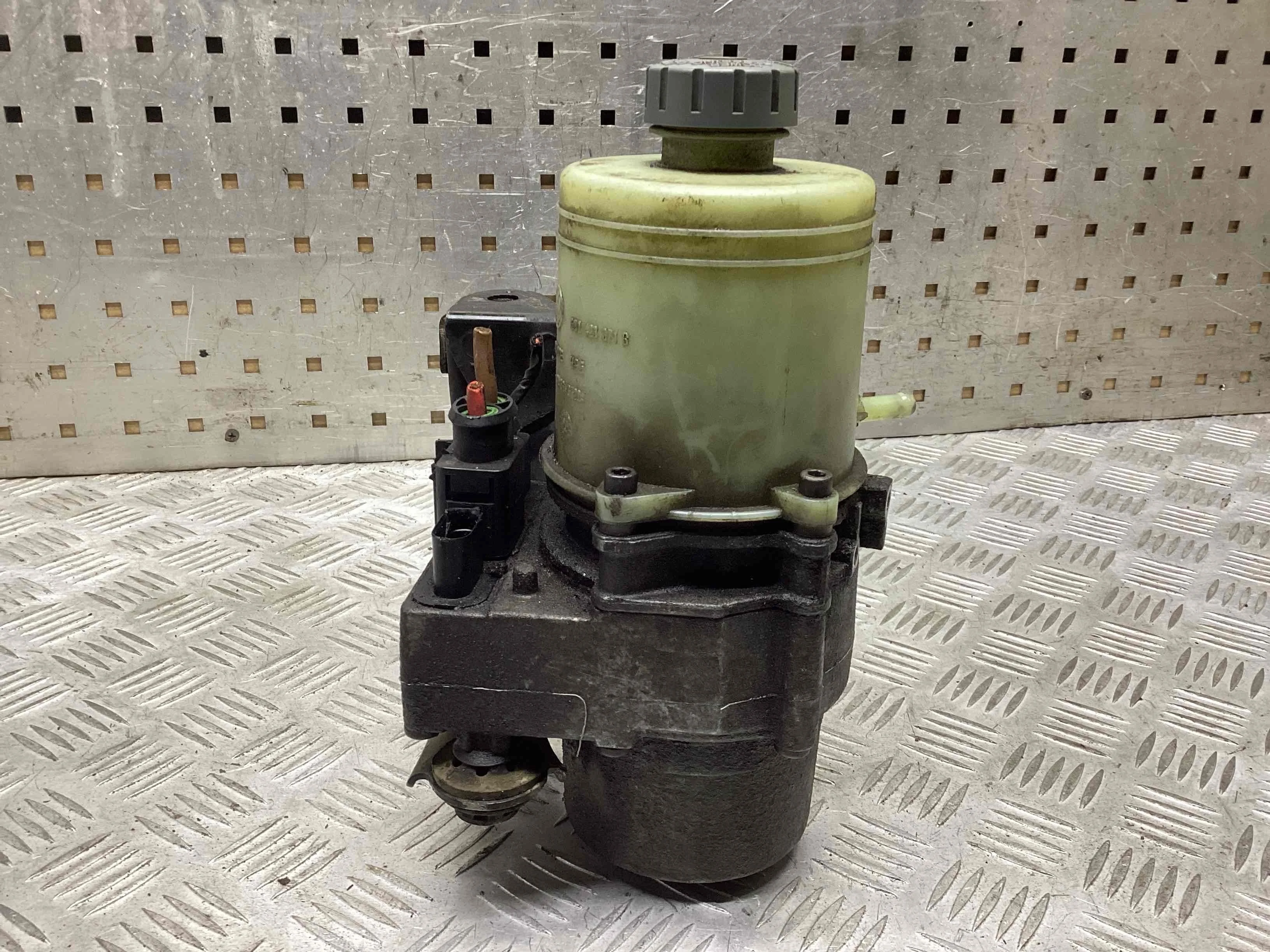 Электрогидроусилитель руля Volkswagen Polo Polo IV (9N) 2005-2009 рестайлинг 2007 1,4 Дизель МКПП Хэтчбек.