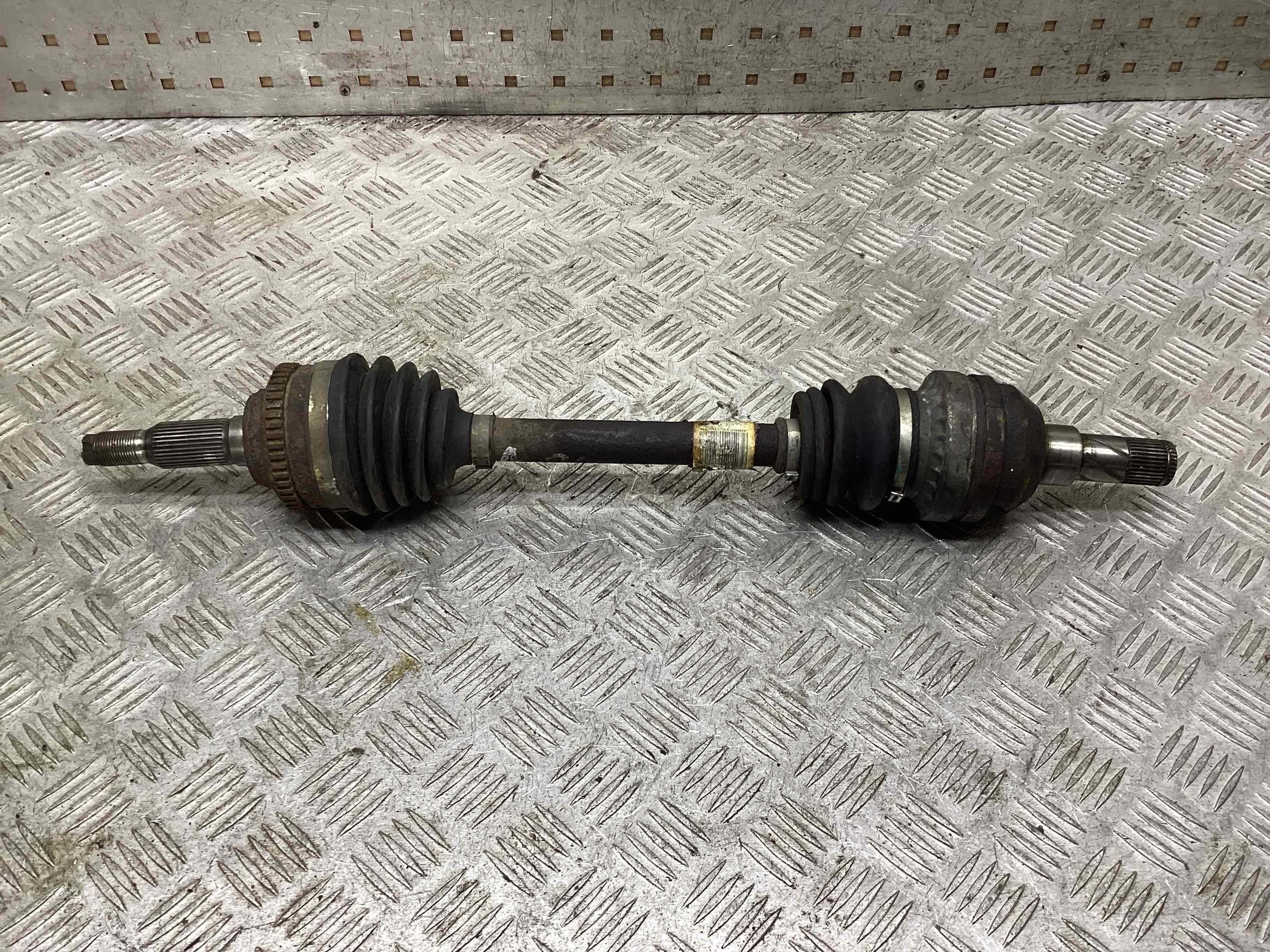 Полуось передняя левая (приводной вал, ШРУС) Daewoo Nubira Nubira (J200) 2002-2008 2005 1,6 Бензин МКПП 5ст. Седан.