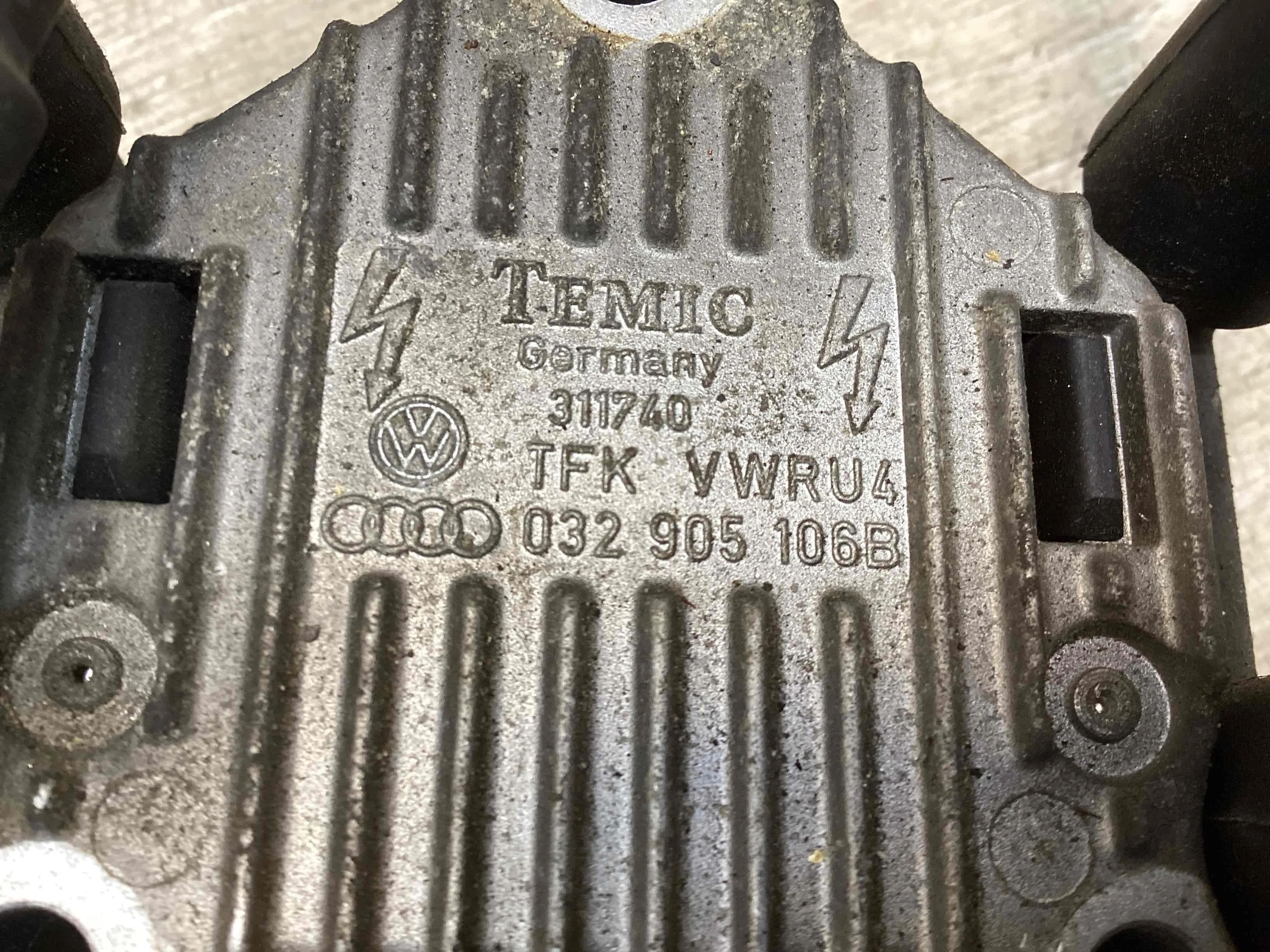 Катушка зажигания Volkswagen Golf Golf IV (1J) 1997-2004 2002 1,6 Бензин МКПП Хэтчбек.