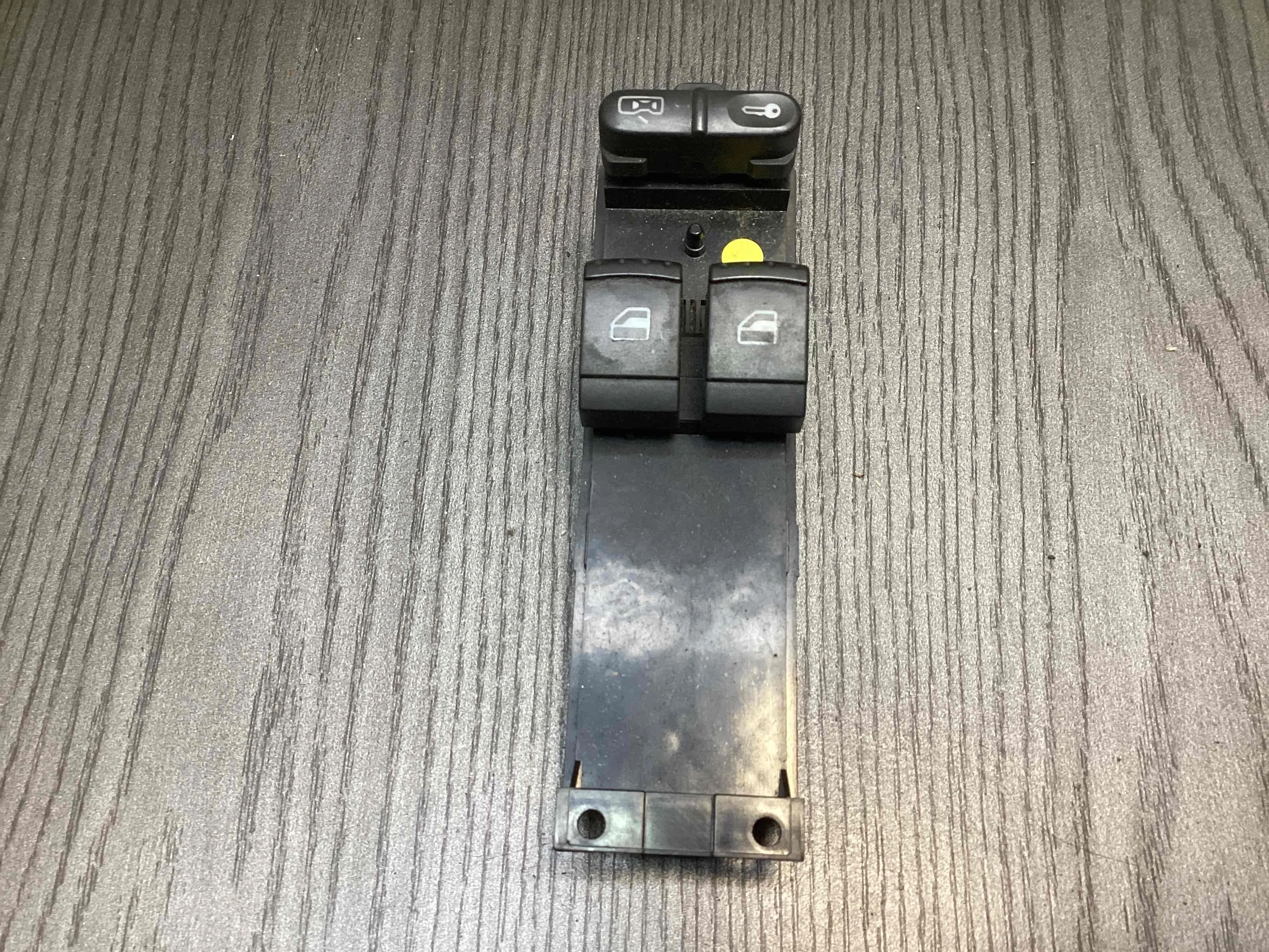 Блок управления стеклоподъемниками Volkswagen Golf Golf IV (1J) 1997-2004 2000