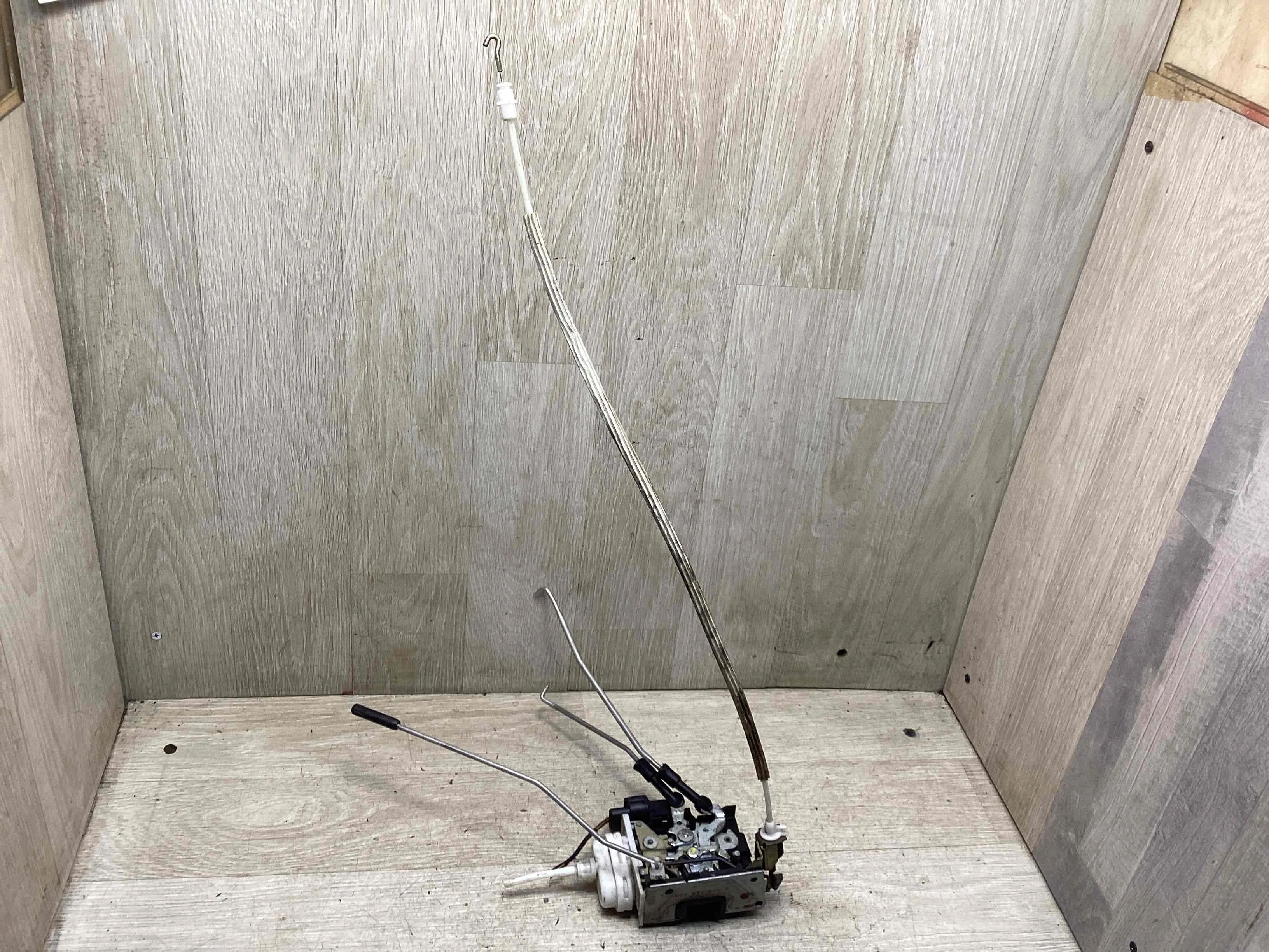 Замок двери передней левой Audi A4 A4 B5 (8D) 1994-1999 1998 1,9 Дизель МКПП Универсал.