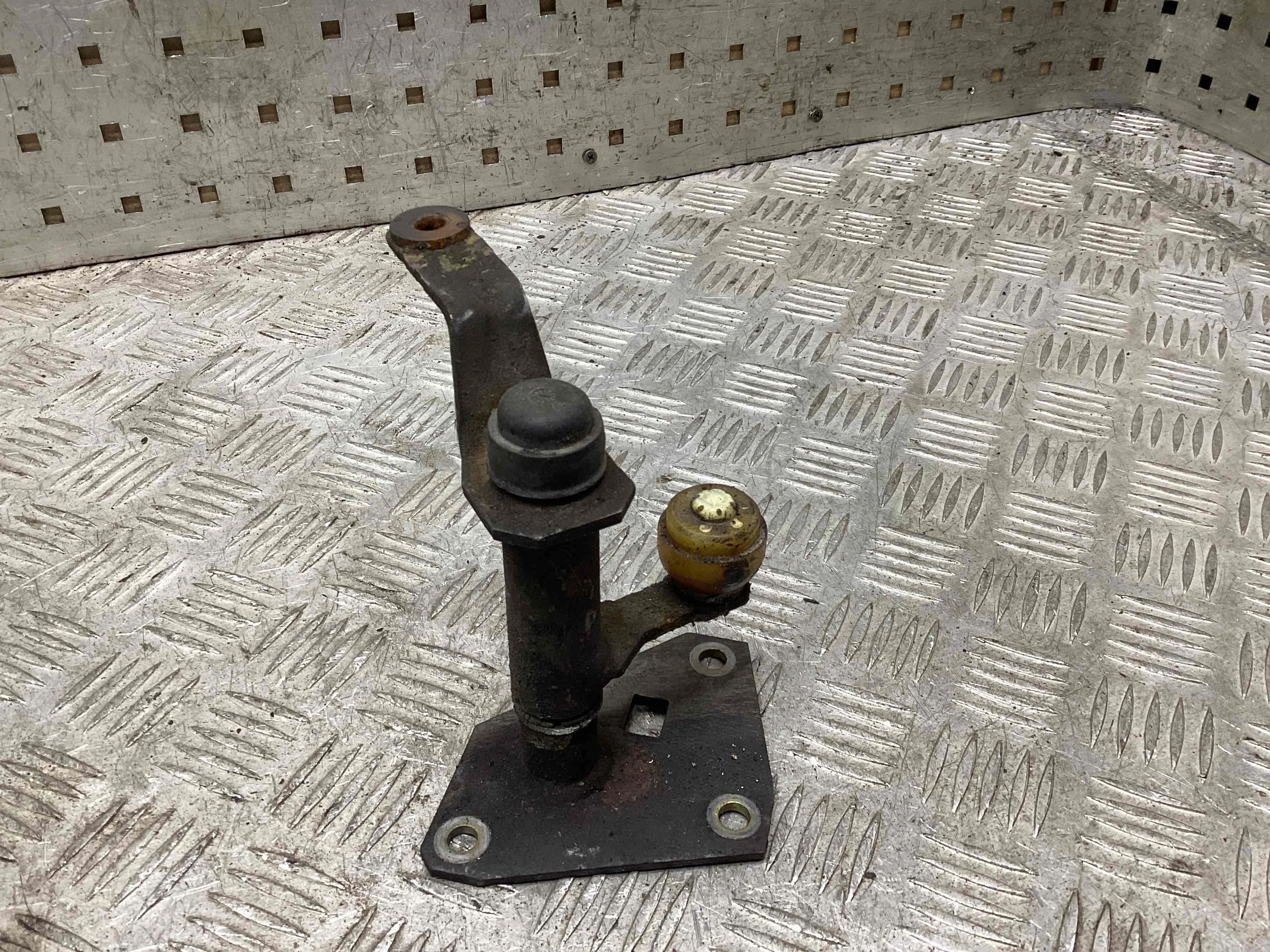 Кронштейн КПП Audi A3 A3 I (8L) 1996-2000 1997 1,6 Бензин МКПП 5ст. Хэтчбек 3дв.