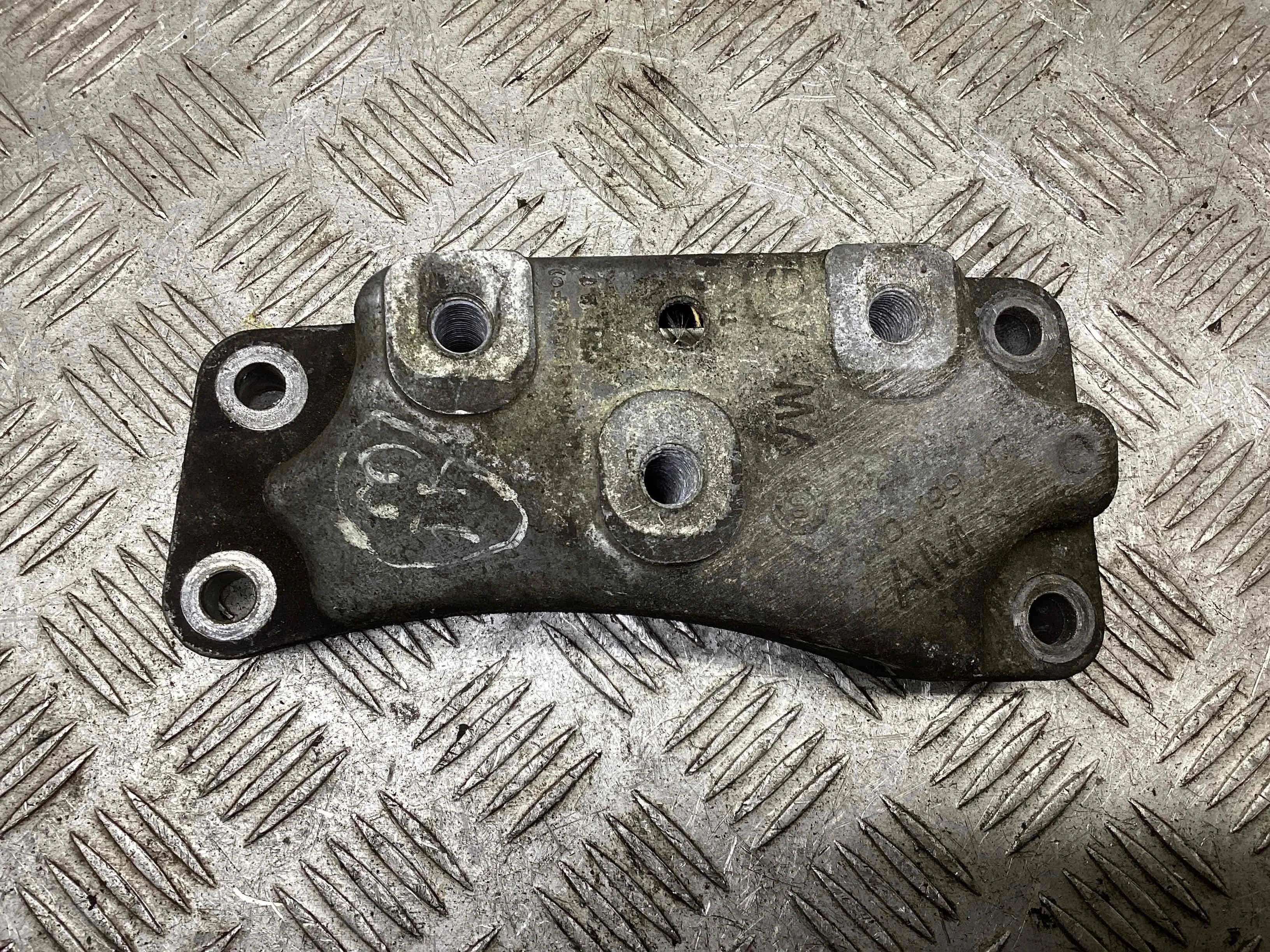 Кронштейн КПП Volkswagen Golf Golf V (1K) 2004-2009 2005 2,0 Дизель