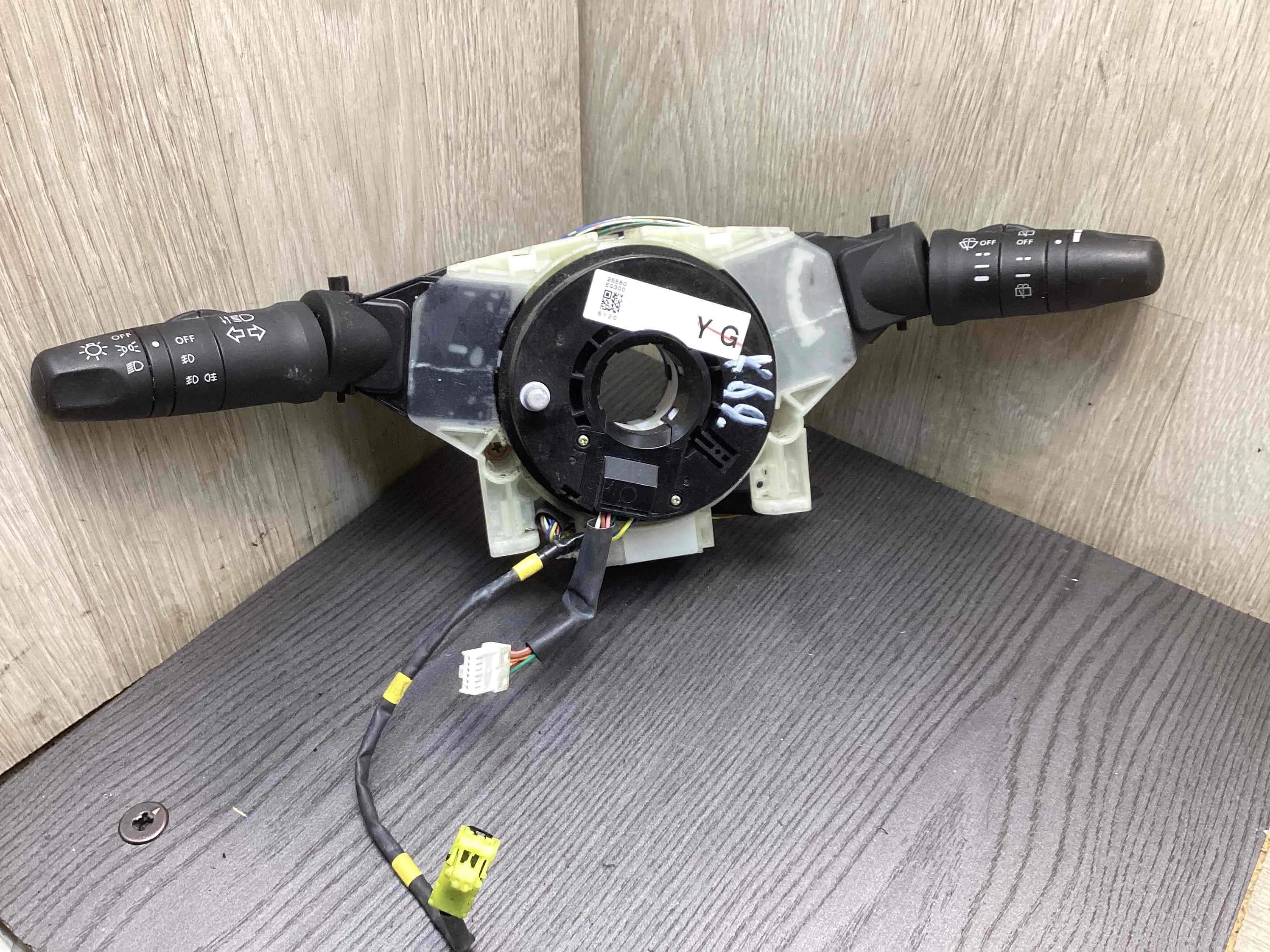 Переключатель подрулевой (стрекоза) Nissan X-Trail X-trail (T30) 2004-2007 рестайлинг 2005 2,2 Дизель МКПП 6ст. Внедорожник.