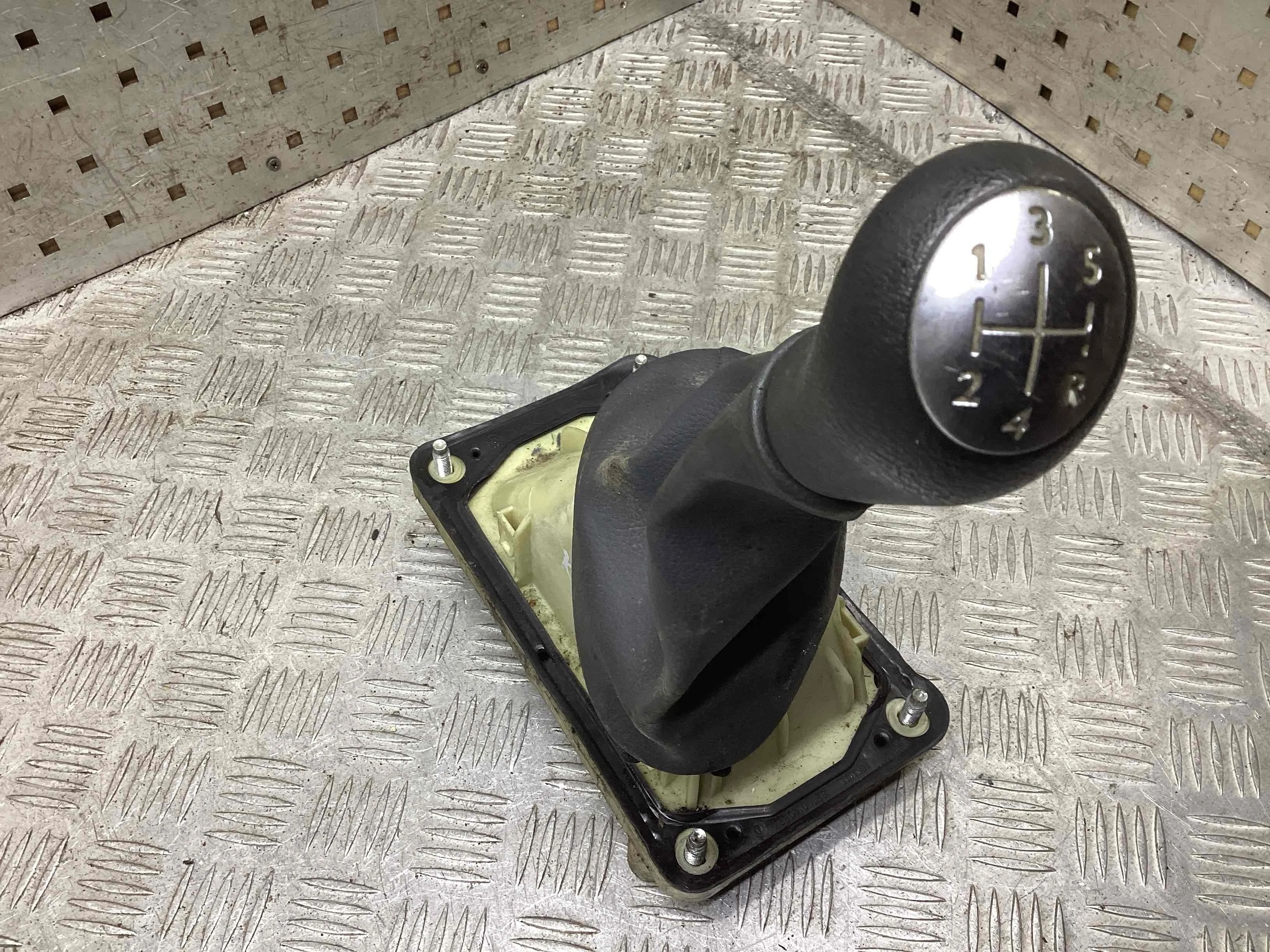 Кулиса Dacia Logan Logan I (LS) 2004-2012 2011 1,6 Бензин МКПП 5ст. Универсал.