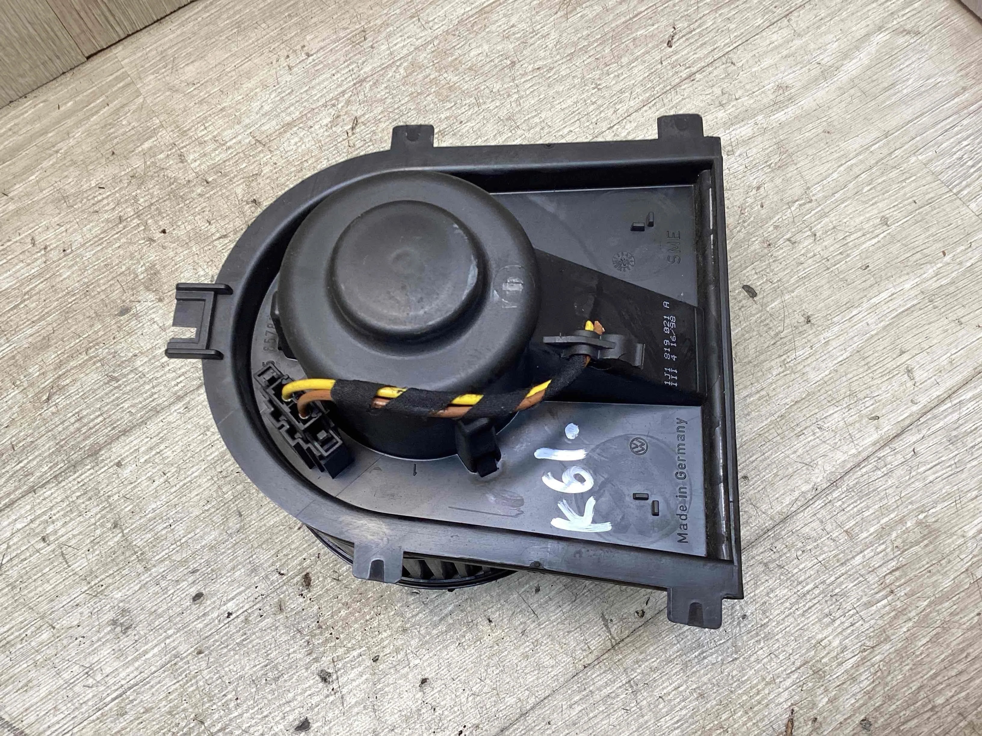 Моторчик печки Volkswagen Golf Golf IV (1J) 1997-2004 1998 1,6 Бензин АКПП Хэтчбек 5дв.