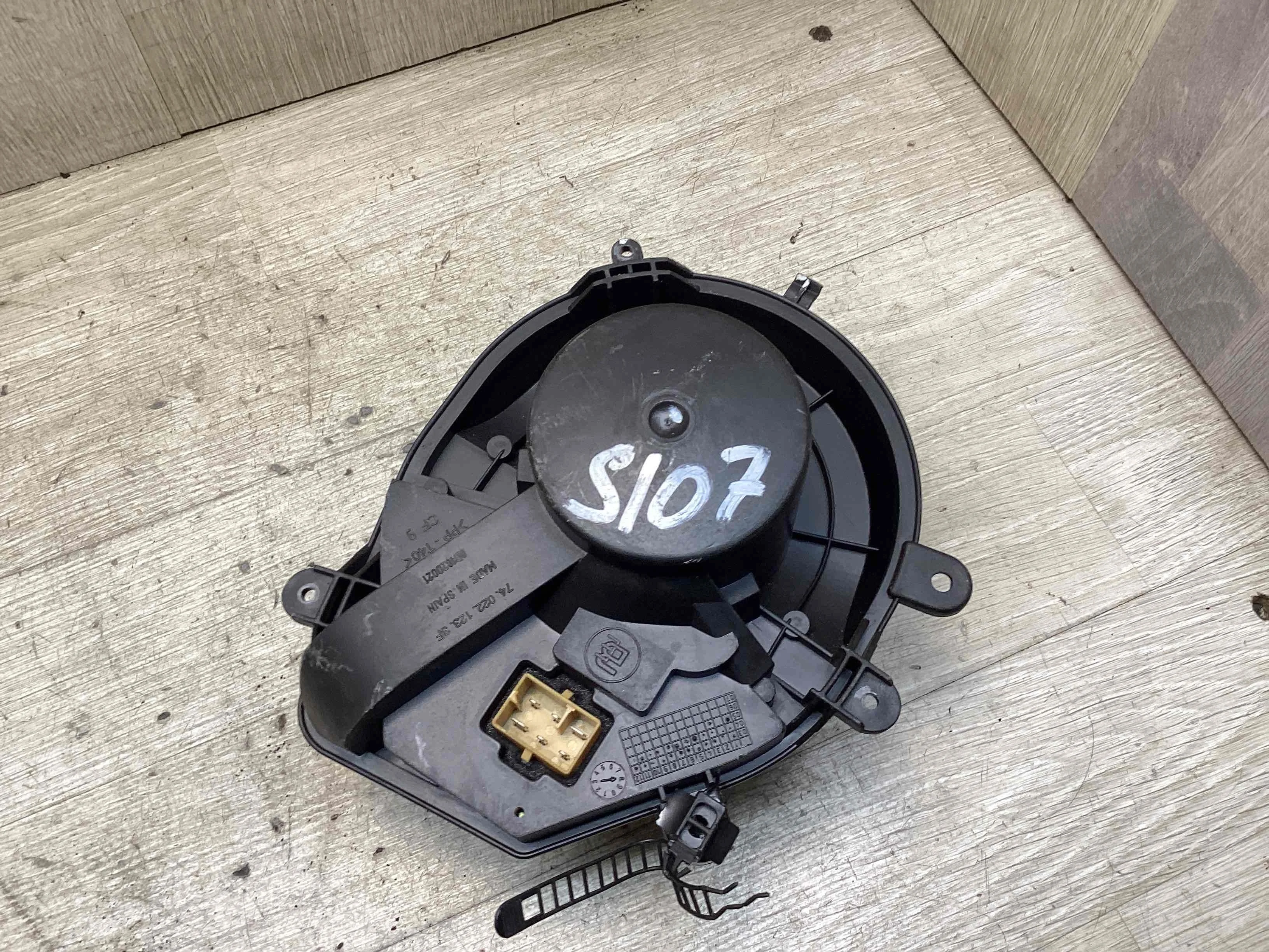 Моторчик печки Volkswagen Passat Passat B5+ (3B) 2000-2005 рестайлинг 2004 1,9 Дизель МКПП 6ст. Универсал.