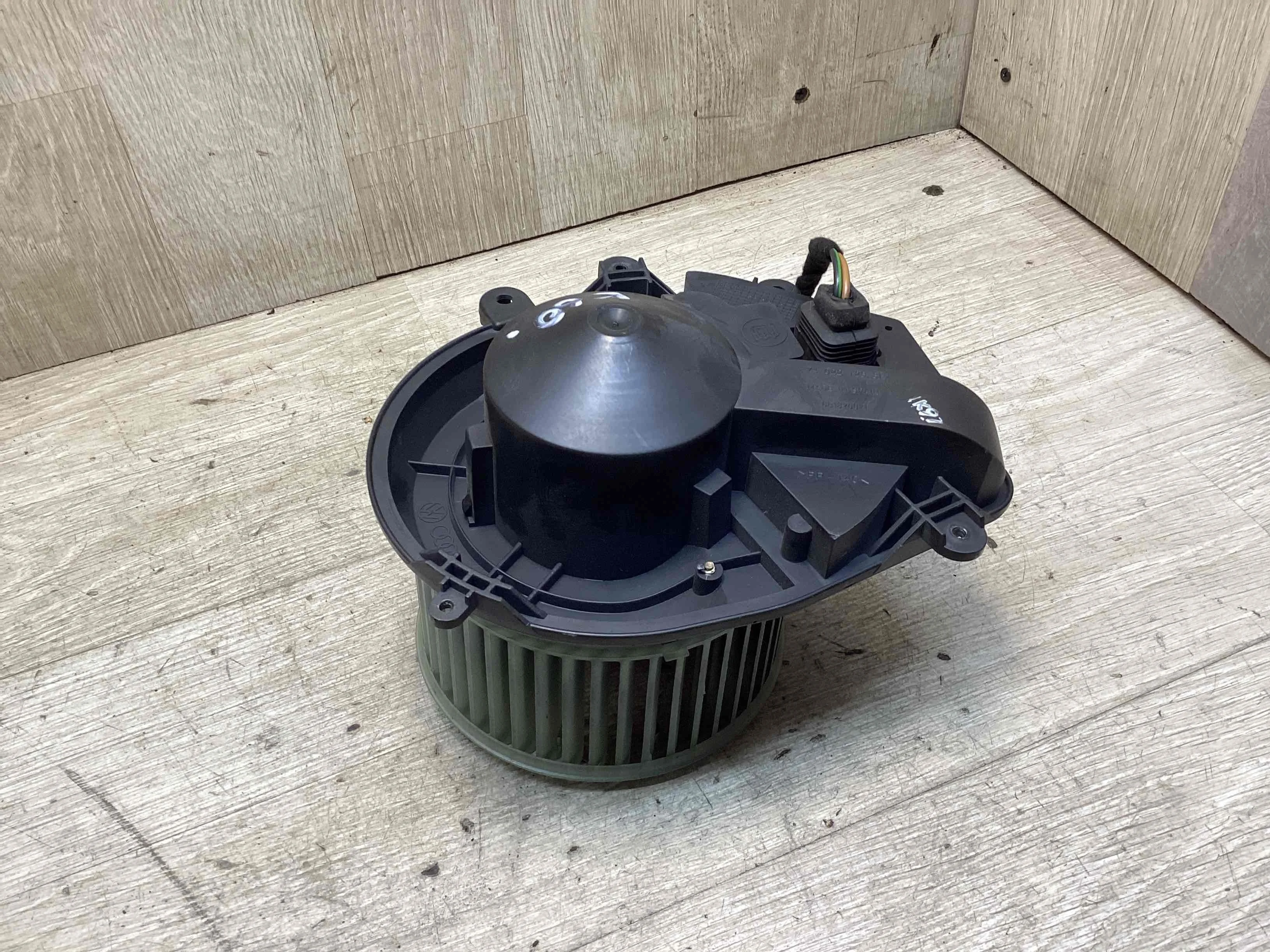 Моторчик печки Volkswagen Passat Passat B5 (3B) 1996-2000 1998 1,6 Бензин МКПП 5ст. Седан.