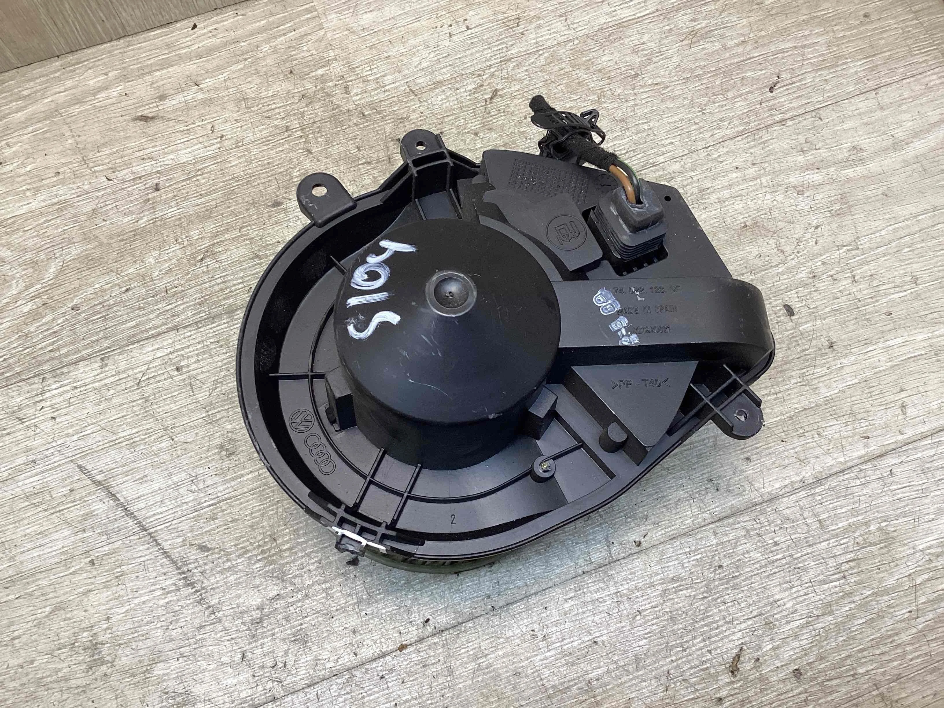 Моторчик печки Volkswagen Passat Passat B5 (3B) 1996-2000 2000 1,6 Бензин МКПП 5ст. Универсал.