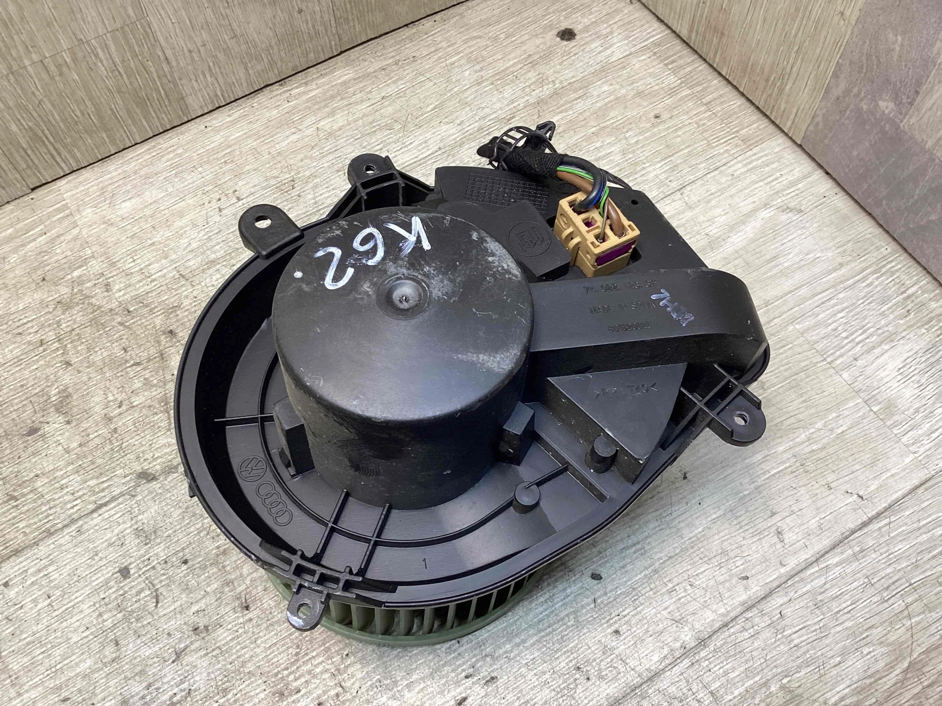 Моторчик печки Volkswagen Passat Passat B5+ (3B) 2000-2005 рестайлинг 2001 1,8 Бензин МКПП 5ст. Универсал.