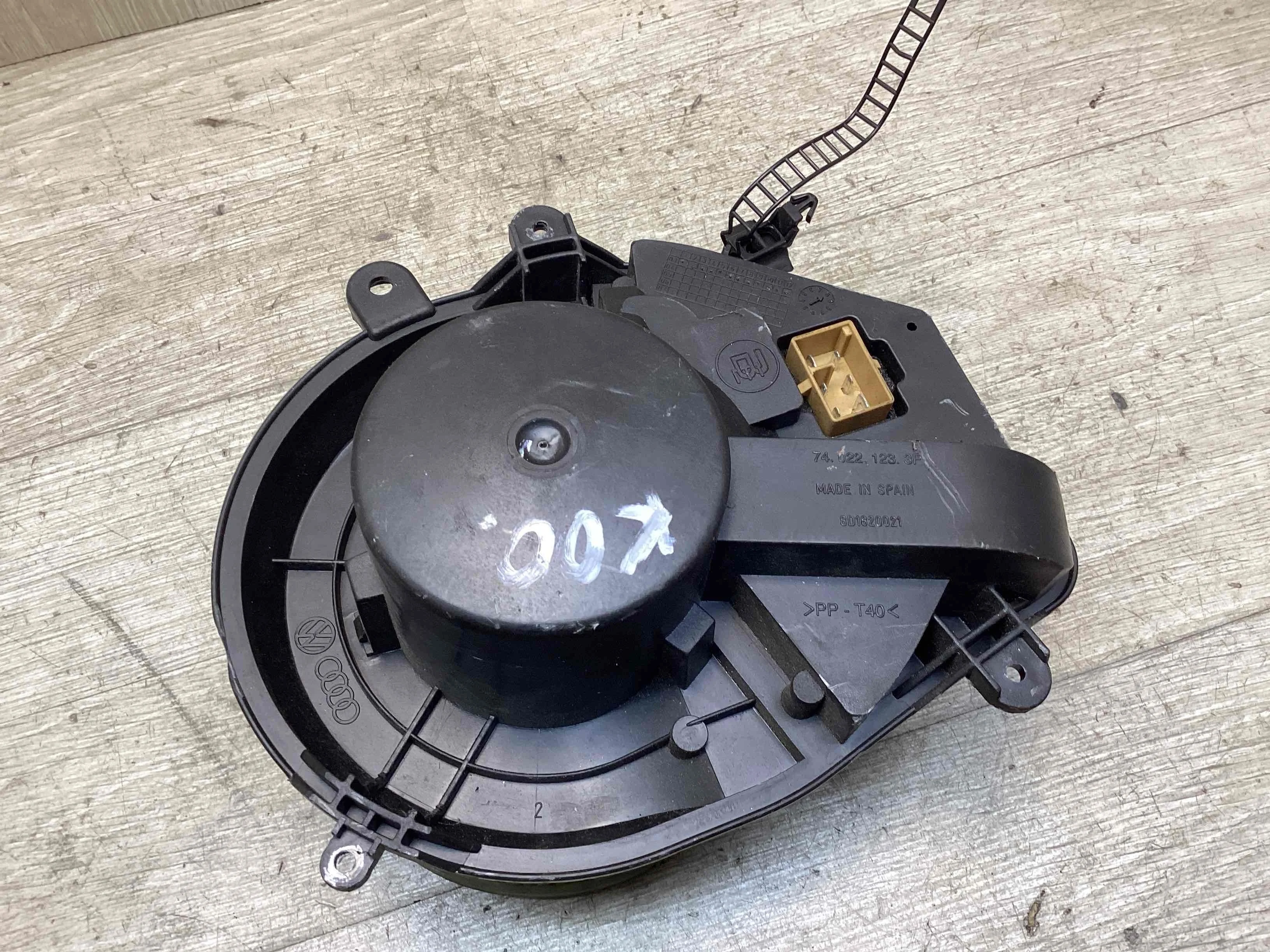 Моторчик печки Volkswagen Passat Passat B5+ (3B) 2000-2005 рестайлинг 2002 1,9 Дизель МКПП Седан.