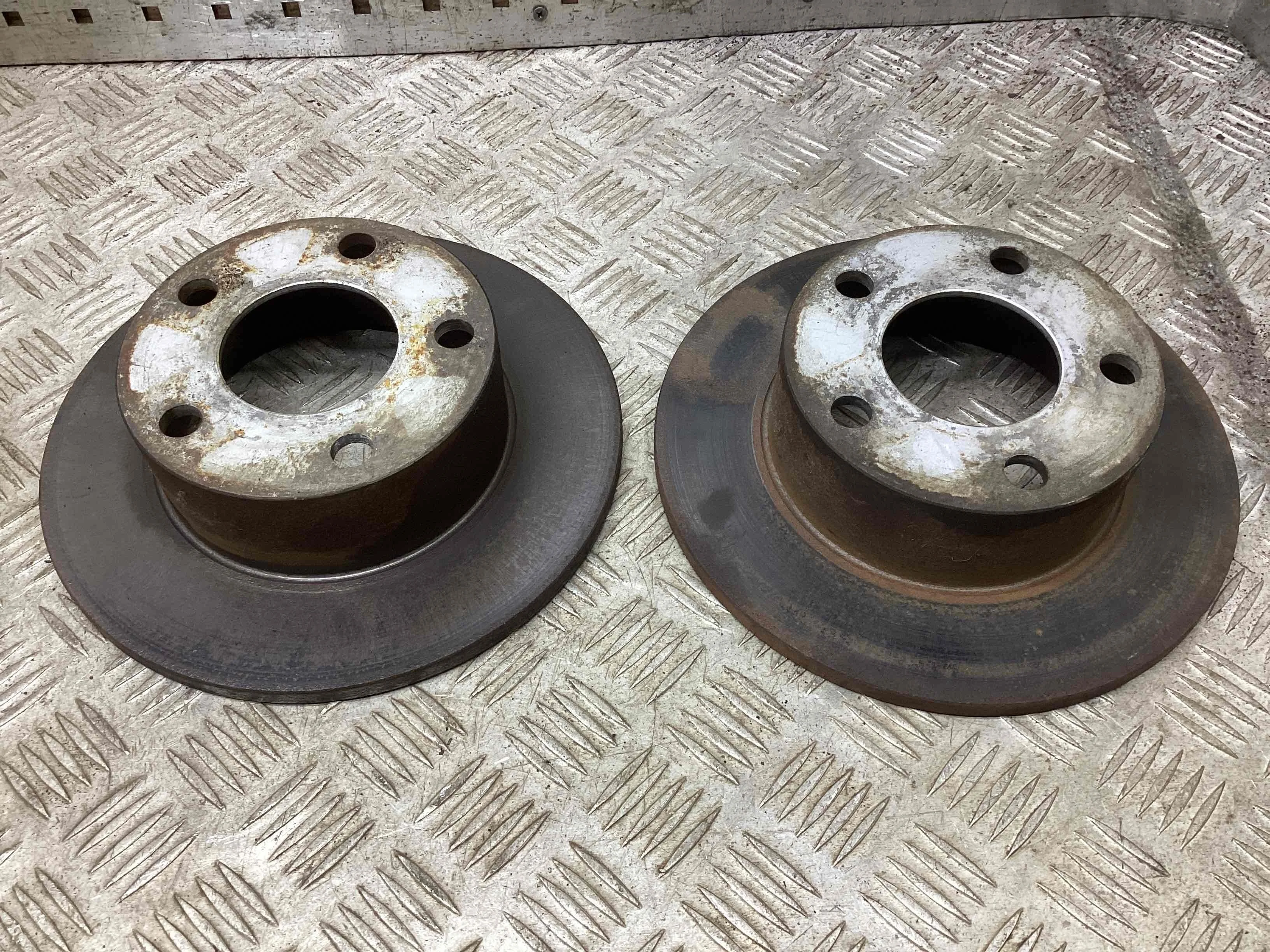 Диск тормозной задний Audi A6 A6 C5 (4B) 2001-2004 рестайлинг 2002 2,4 Бензин АКПП Седан.