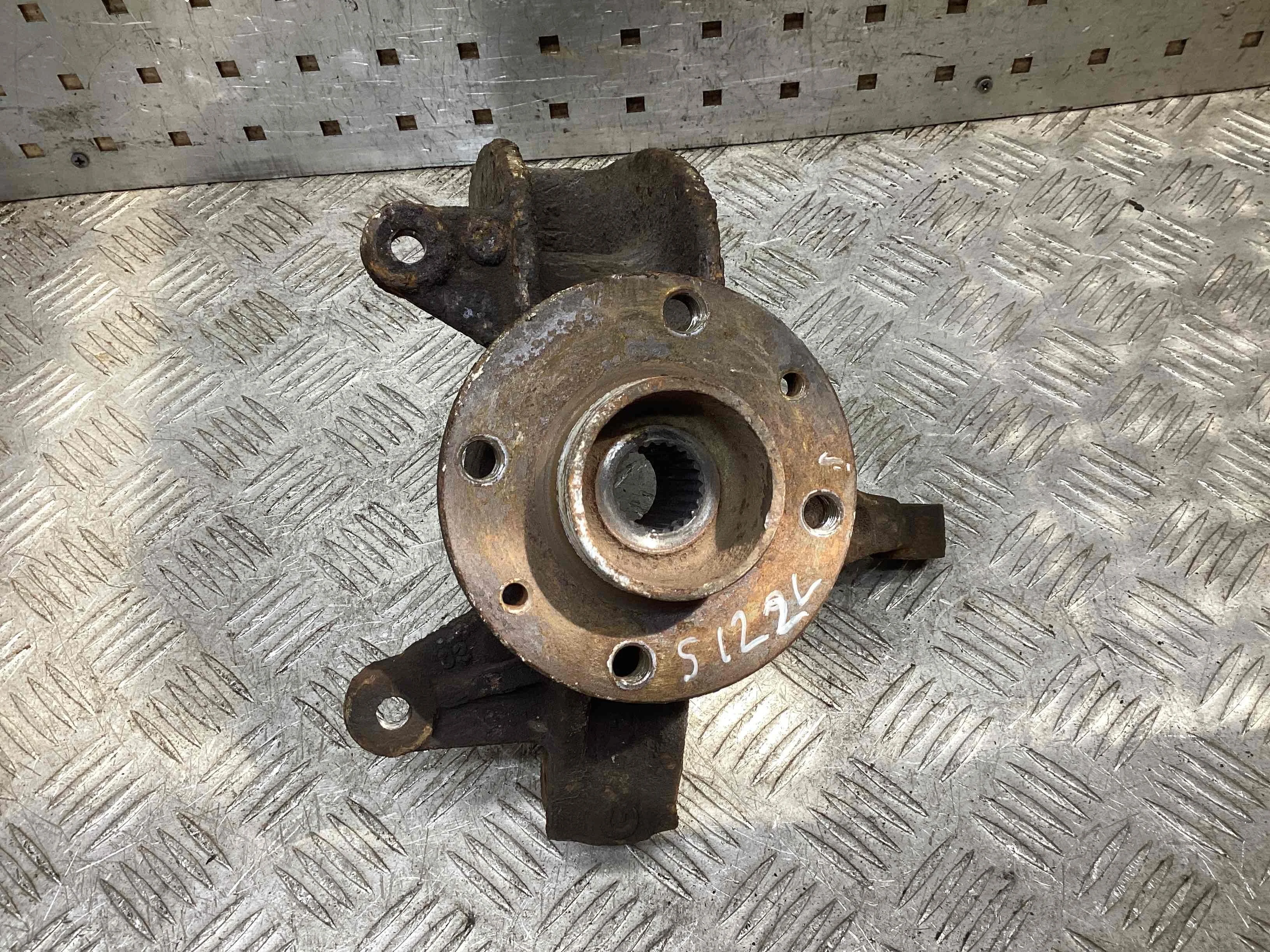 Ступица передняя левая Renault Megane Megane II 2002-2006 2003 2,0 Бензин МКПП 6ст. Кабриолет.