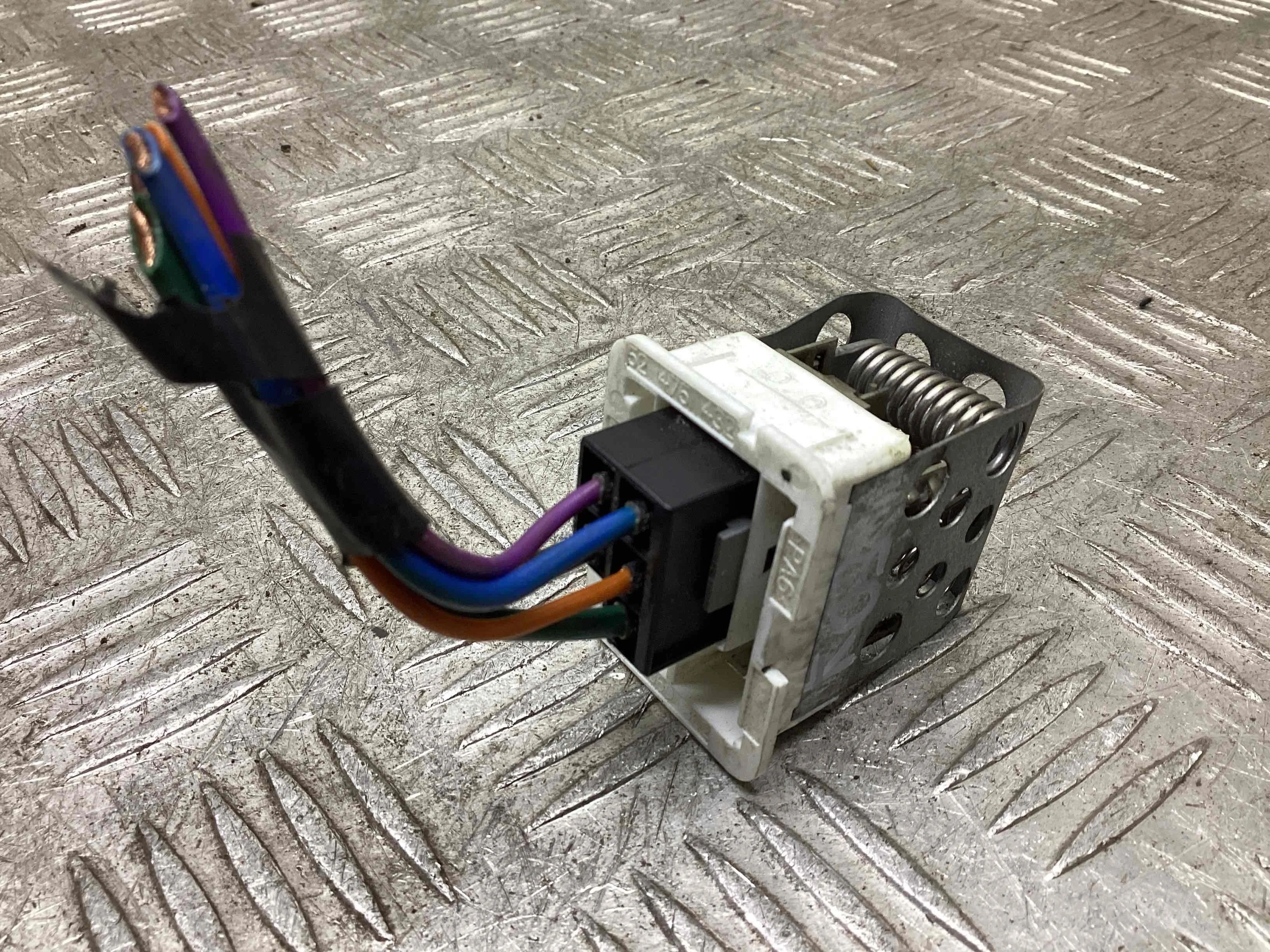 Сопротивление печки Opel Astra Astra H 2004-2007 2006 1,4 Бензин МКПП 5ст. Хэтчбек 5дв.