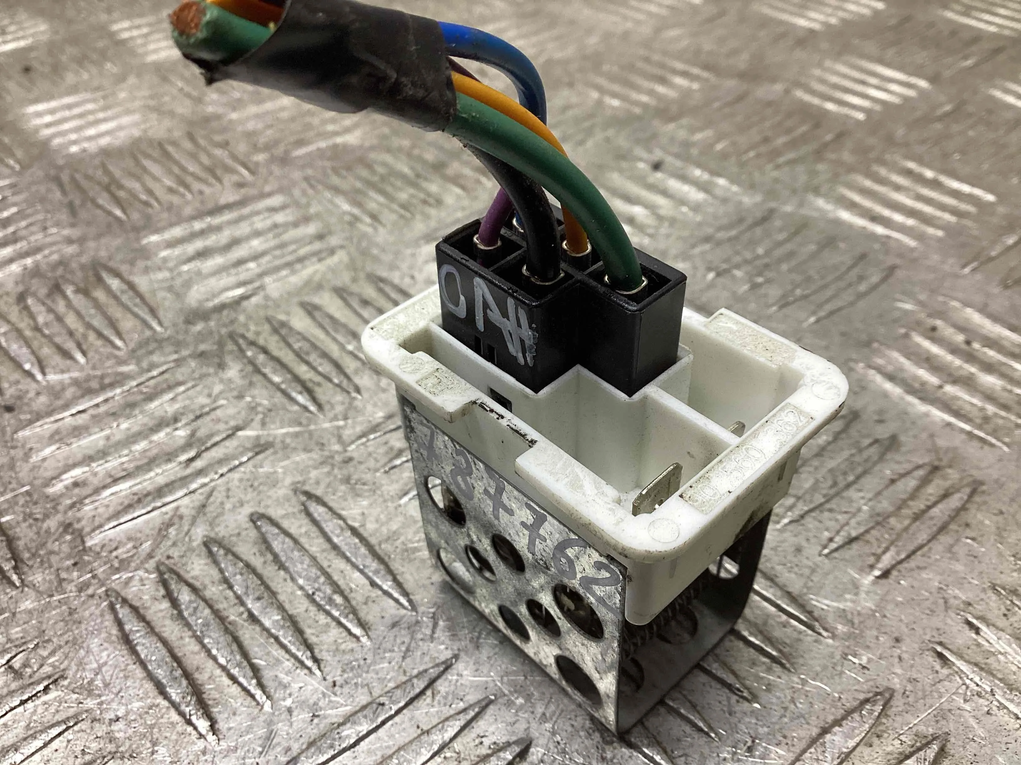 Сопротивление печки Opel Astra Astra H 2007-2010 рестайлинг 2008 1,4 Бензин МКПП 5ст. Хэтчбек 5дв.