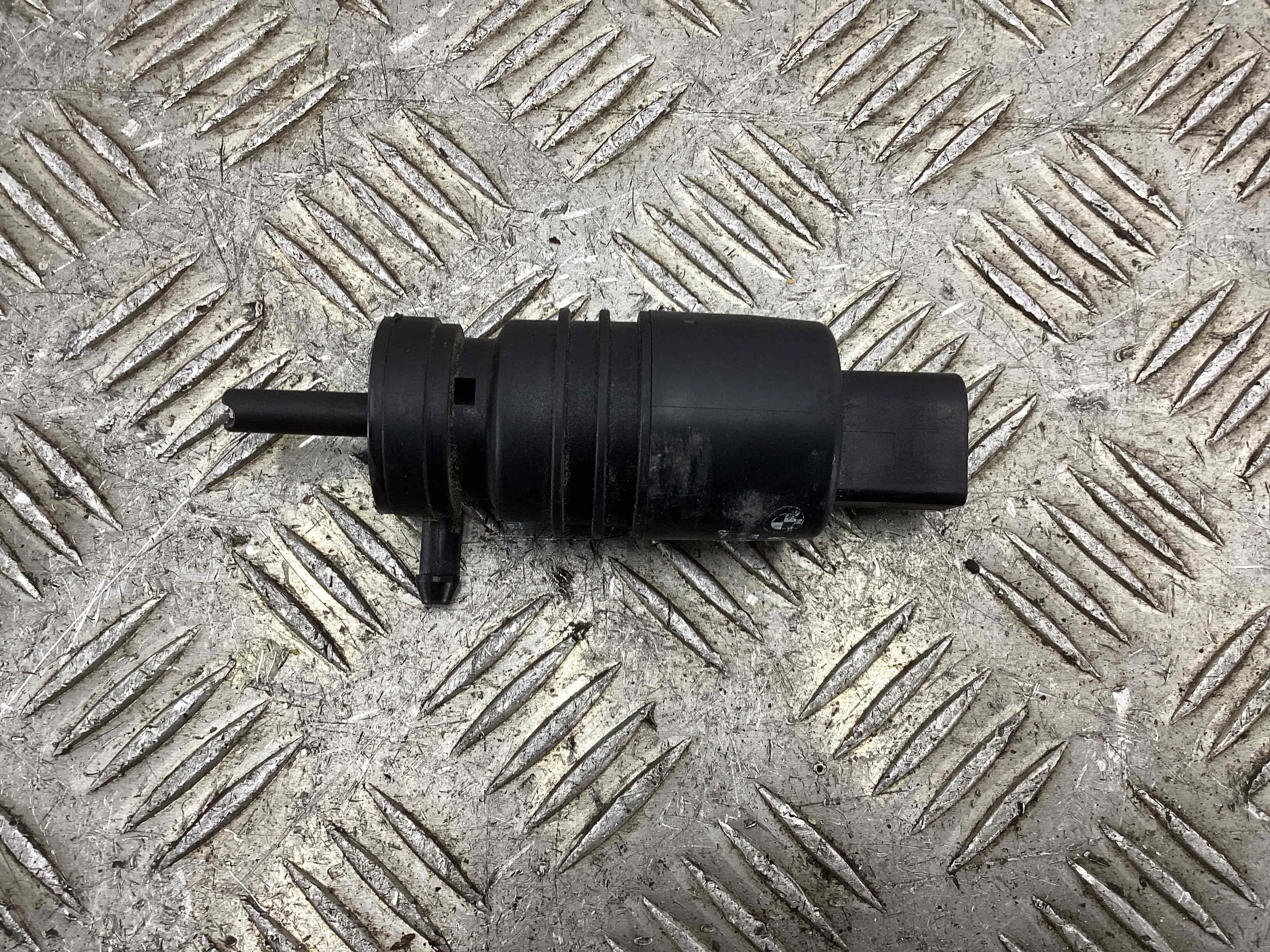 Насос (моторчик) омывателя стекла BMW 3-Series (E46) 1998-2001  2000 2,0 Дизель МКПП Универсал.