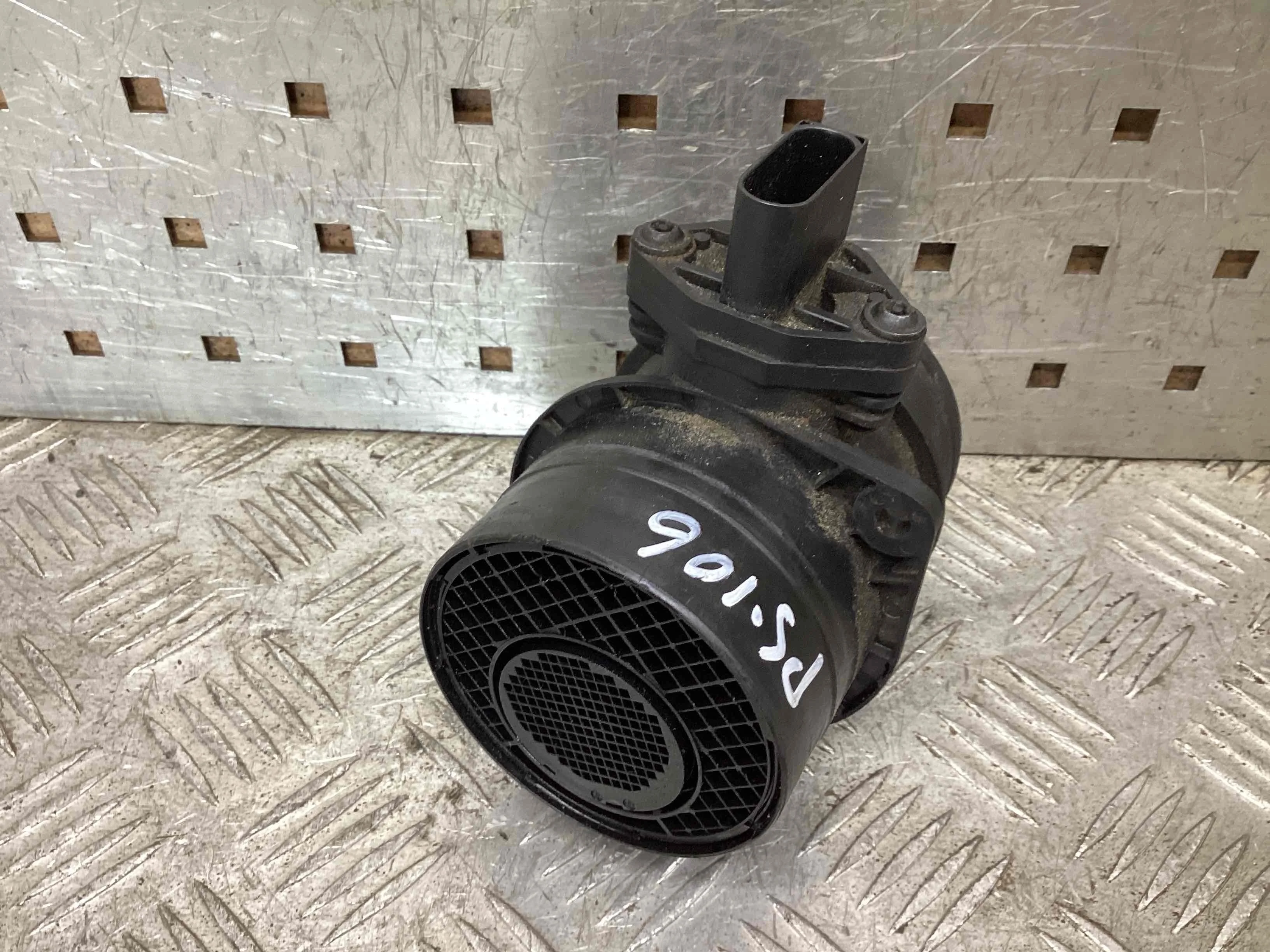 Расходомер воздуха Audi A4 A4 B6 (8EC, 8E5) 2000-2004 2001 1,9 Дизель МКПП 6ст. Универсал.