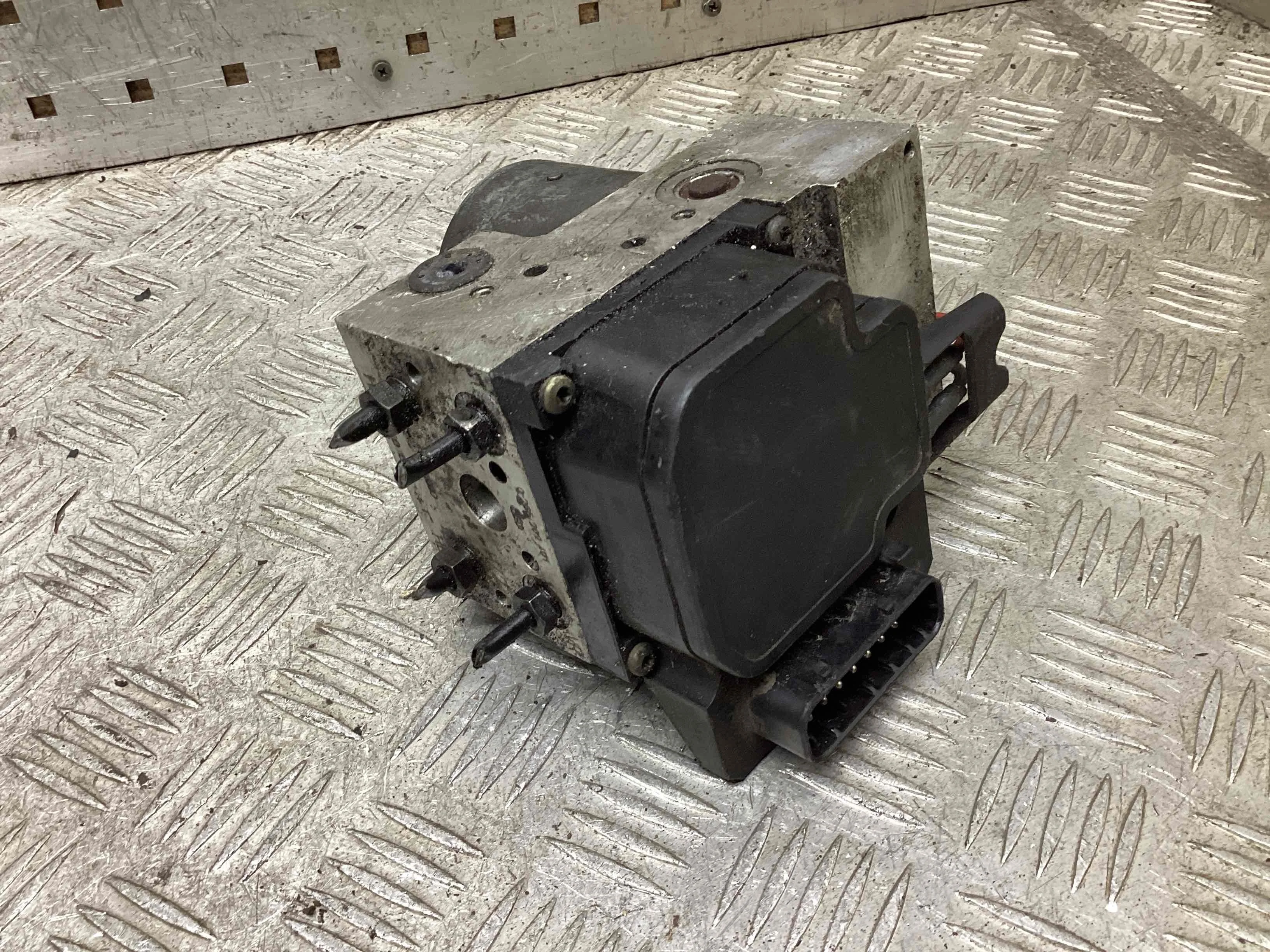 Блок ABS Volkswagen Passat Passat B5 (3B) 1996-2000 2000 1,9 Дизель МКПП 5ст. Универсал.