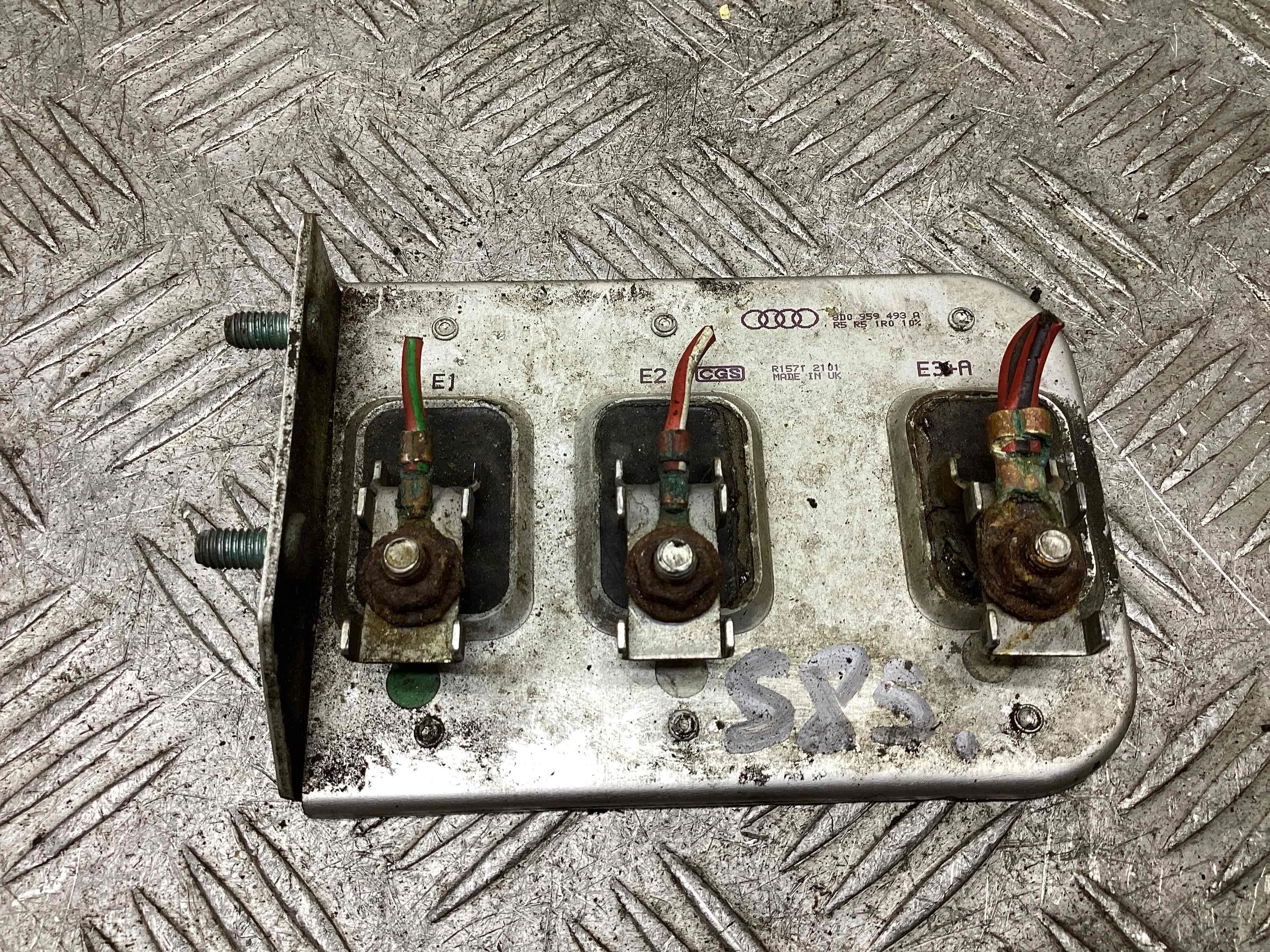 Реле вентилятора Audi A4 A4 B5 (8D) 1994-1999 2001 1,9 Дизель МКПП 5ст. Универсал.