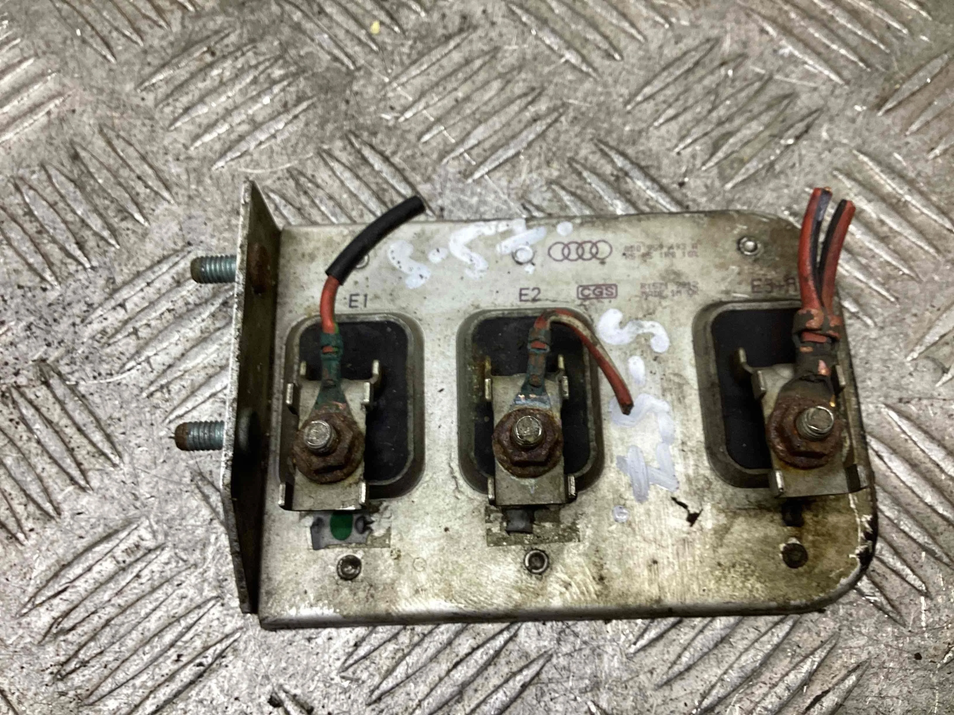 Реле вентилятора Volkswagen Passat Passat B5 (3B) 1996-2000 1999 1,9 Дизель МКПП 5ст. Универсал.