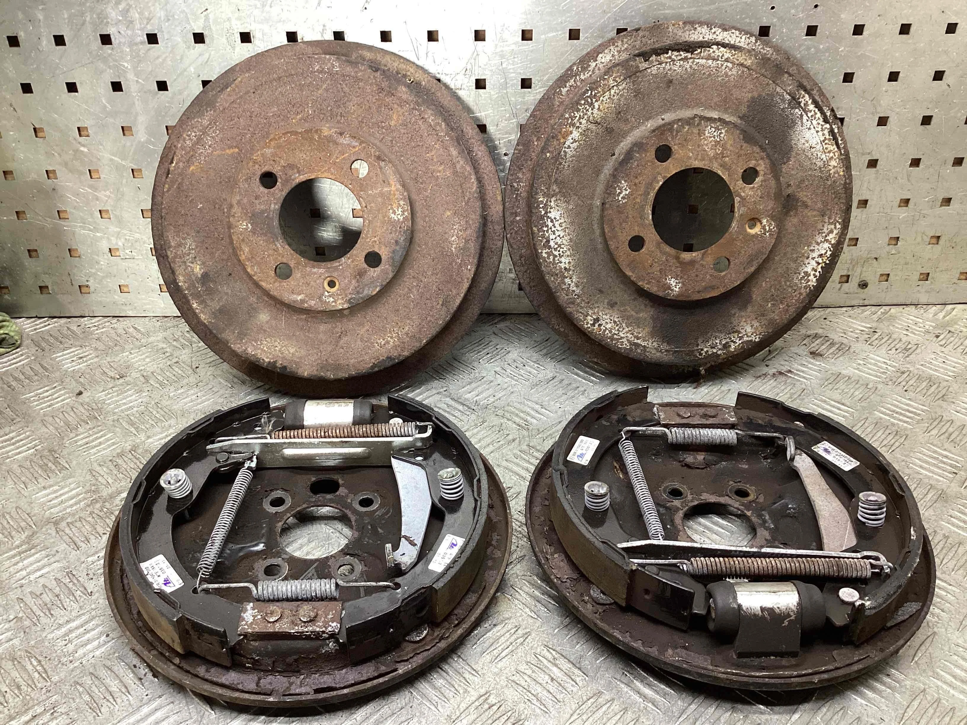 Барабан тормозной Volkswagen Caddy Caddy II (9K) 1995-2003 2000 1,9 Дизель МКПП Фургон.