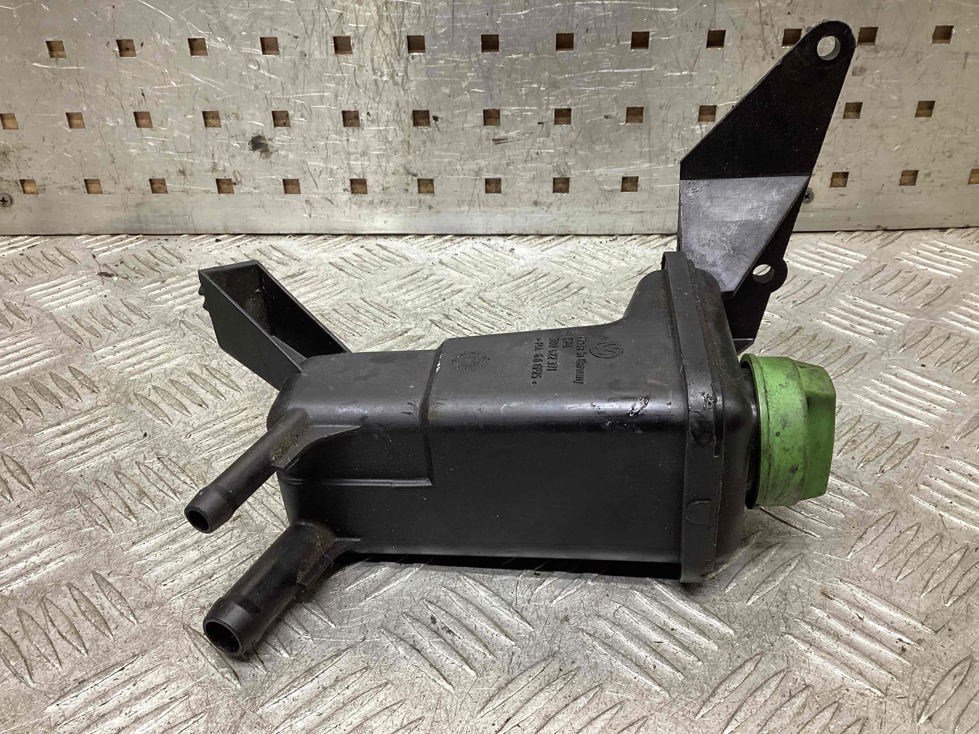 Бачок гидроусилителя Volkswagen Passat Passat B5 (3B) 1996-2000 2000 1,6 Бензин МКПП Седан.