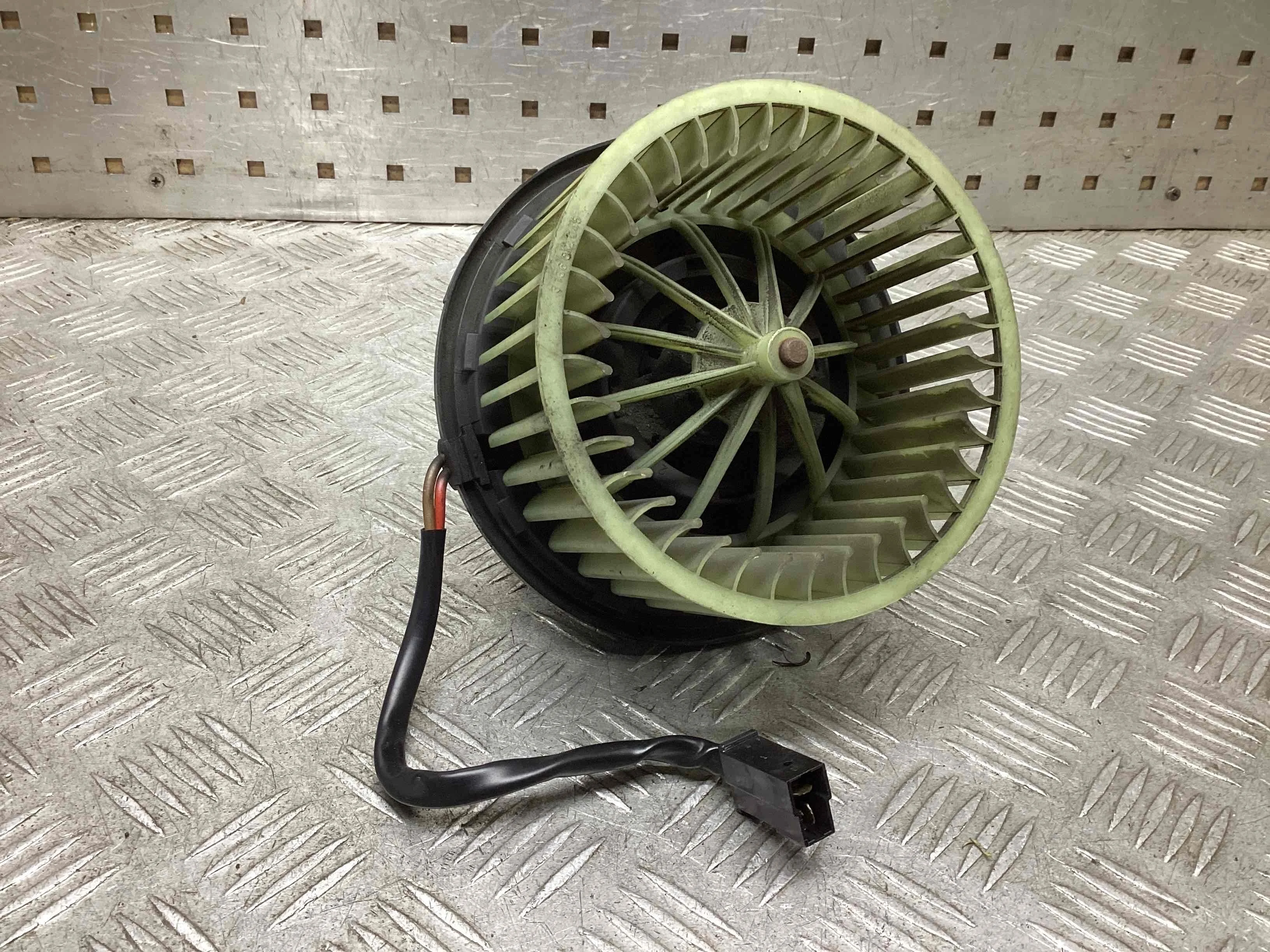 Моторчик печки Audi 80 80 B3 (89) 1986-1991 1991 1,8 Бензин АКПП Седан.