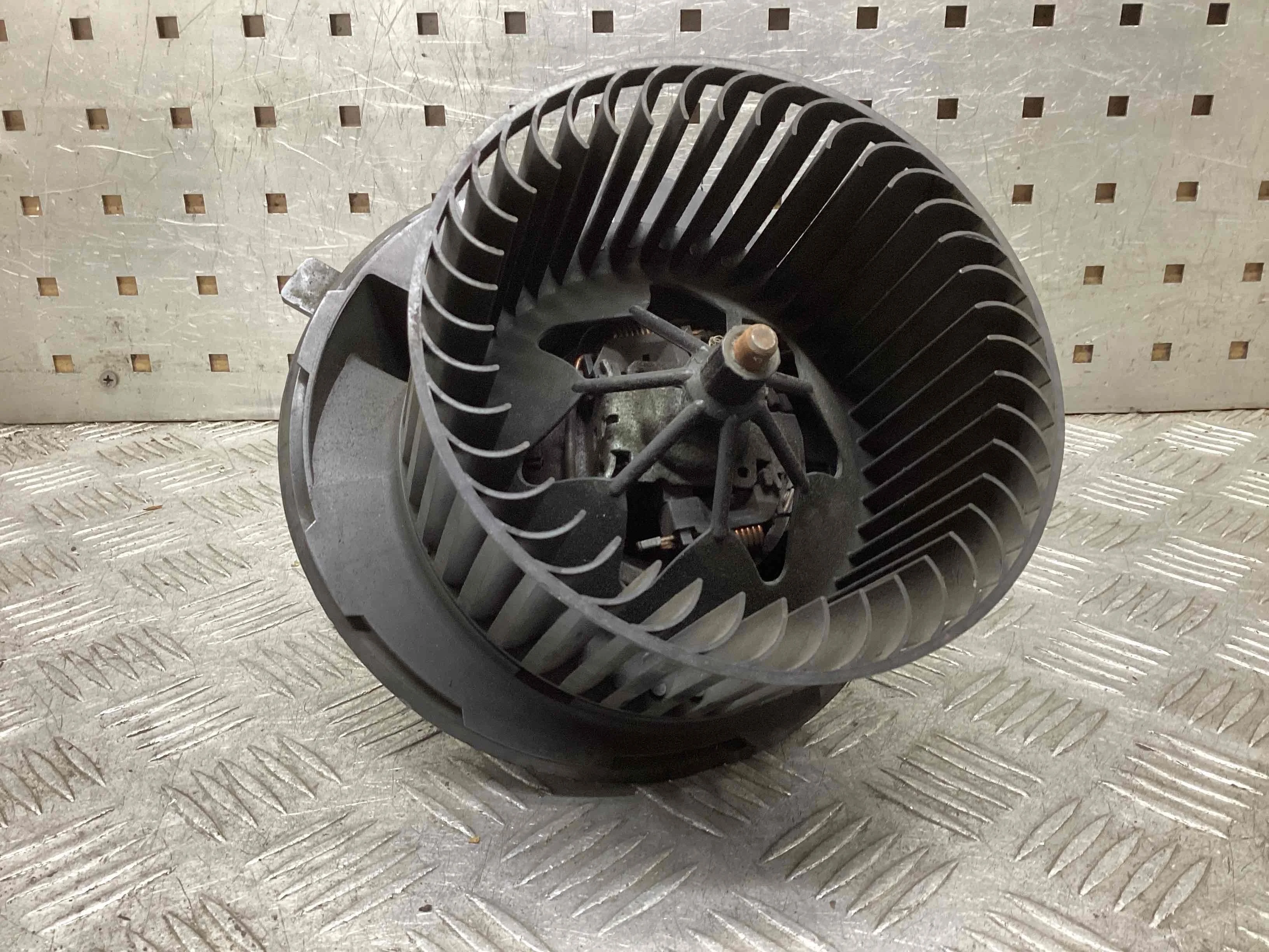 Моторчик печки Volkswagen Golf Golf V (1K) 2004-2009 2006 1,9 Дизель МКПП 5ст. Хэтчбек 5дв.