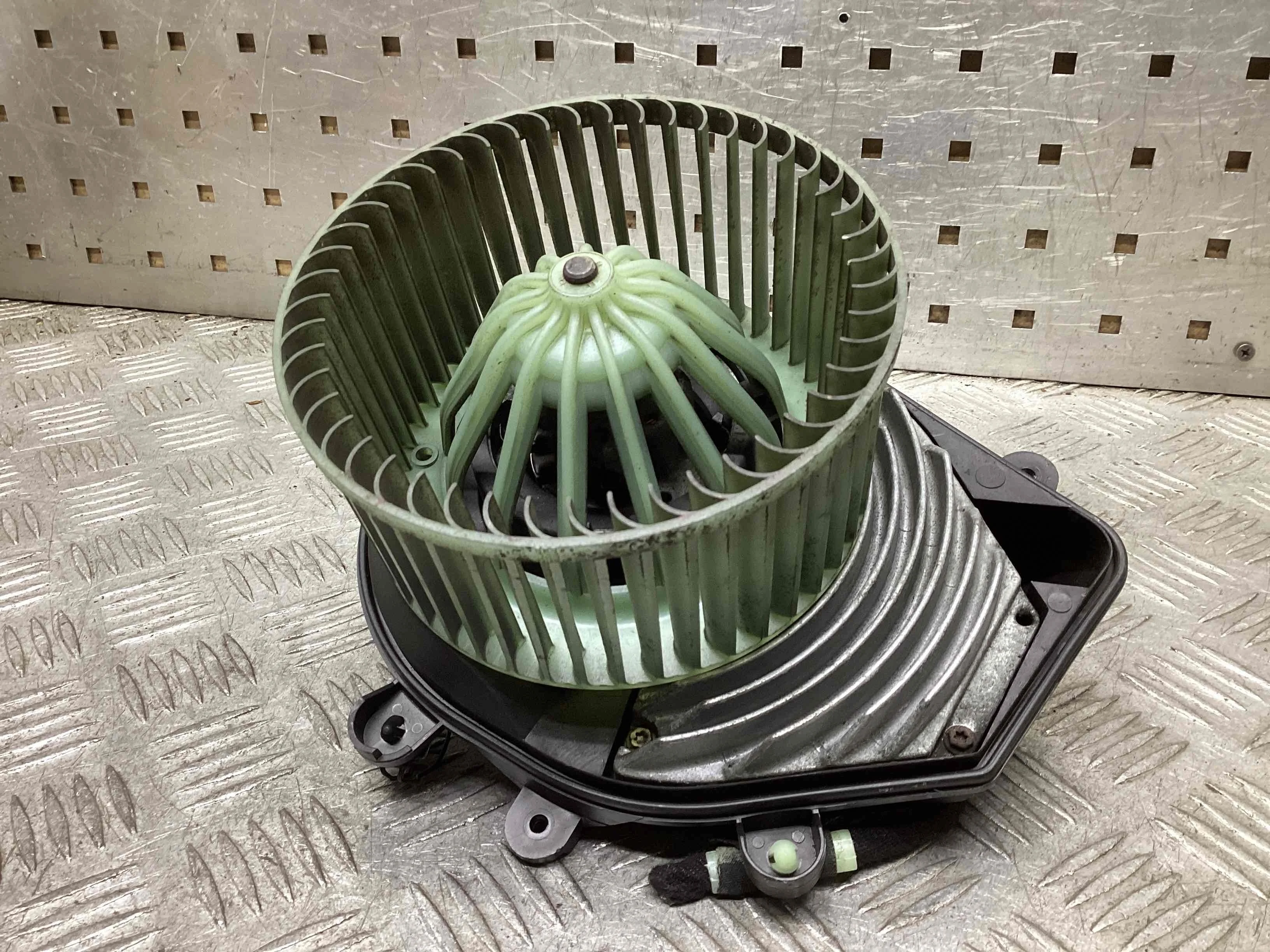 Моторчик печки Audi A4 A4 B5 (8D) 1994-1999 1999 1,9 Дизель МКПП 5ст. Универсал.