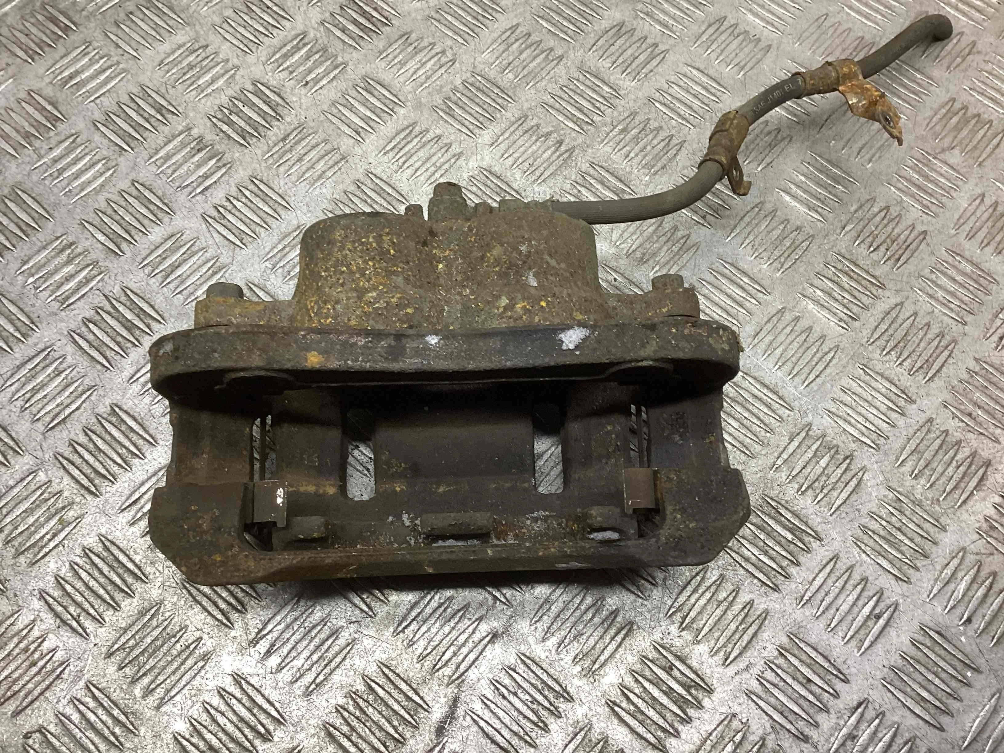 Суппорт передний левый Kia Carnival Carnival II (VQ) 2006-2014 2006 2,9 Дизель МКПП 5ст. Минивэн.