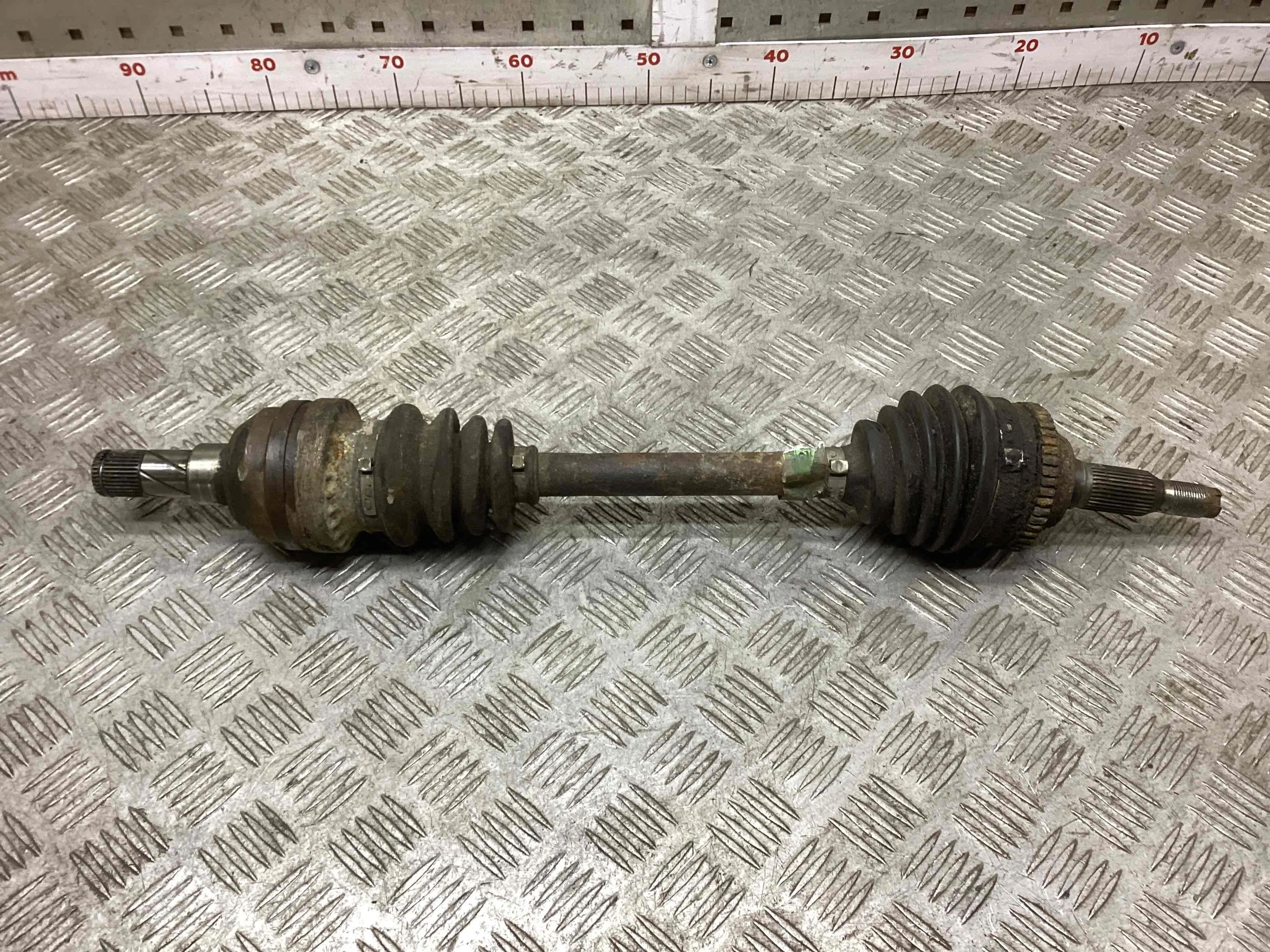 Полуось передняя левая (приводной вал, ШРУС) Chevrolet Lacetti Lacetti (J200) 2004-2013 2004 1,4 Бензин МКПП 5ст. Седан.