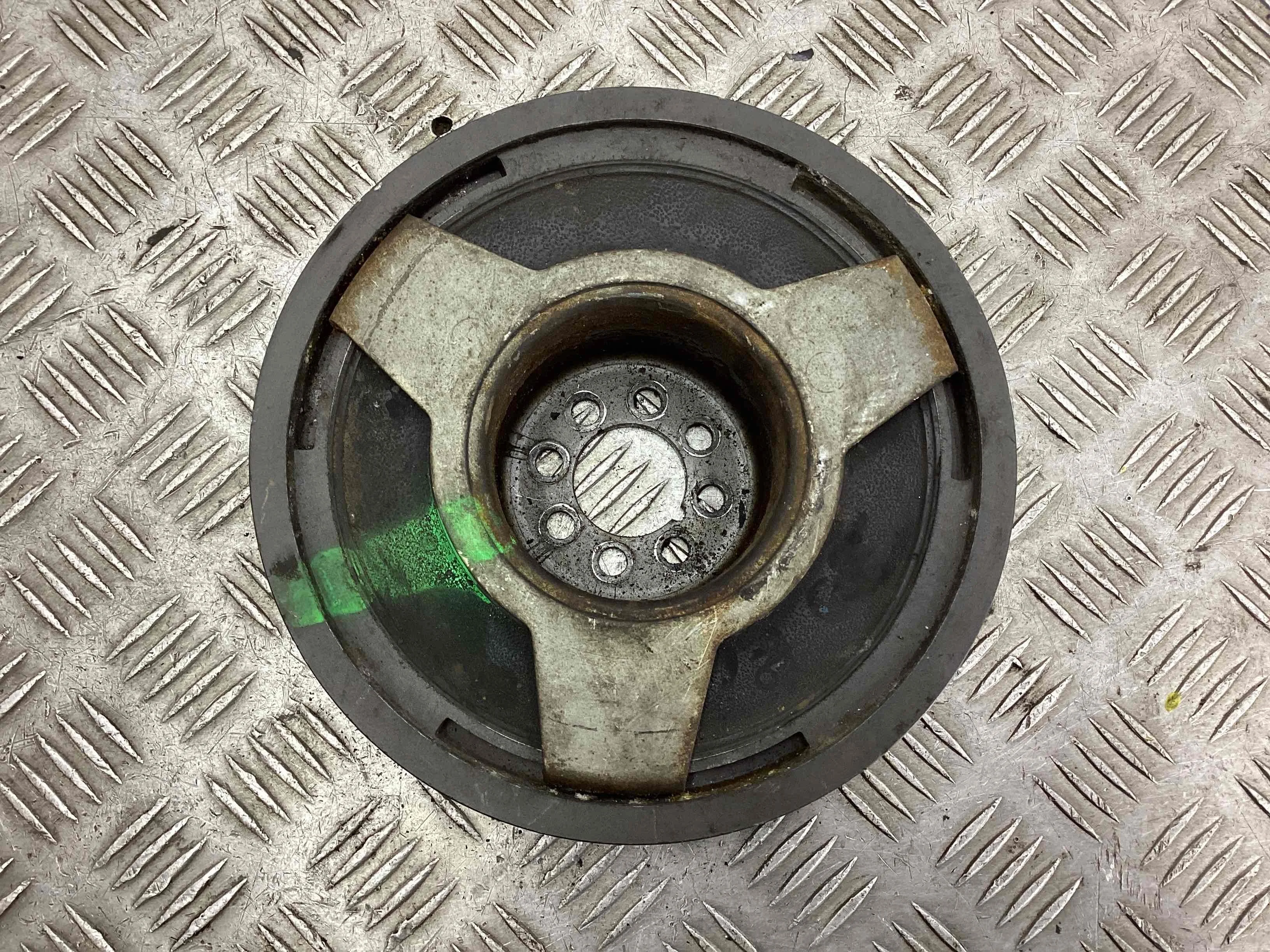 Шкив коленвала Volkswagen Passat Passat B5+ (3B) 2000-2005 рестайлинг 2002 2,5 Дизель АКПП Универсал.