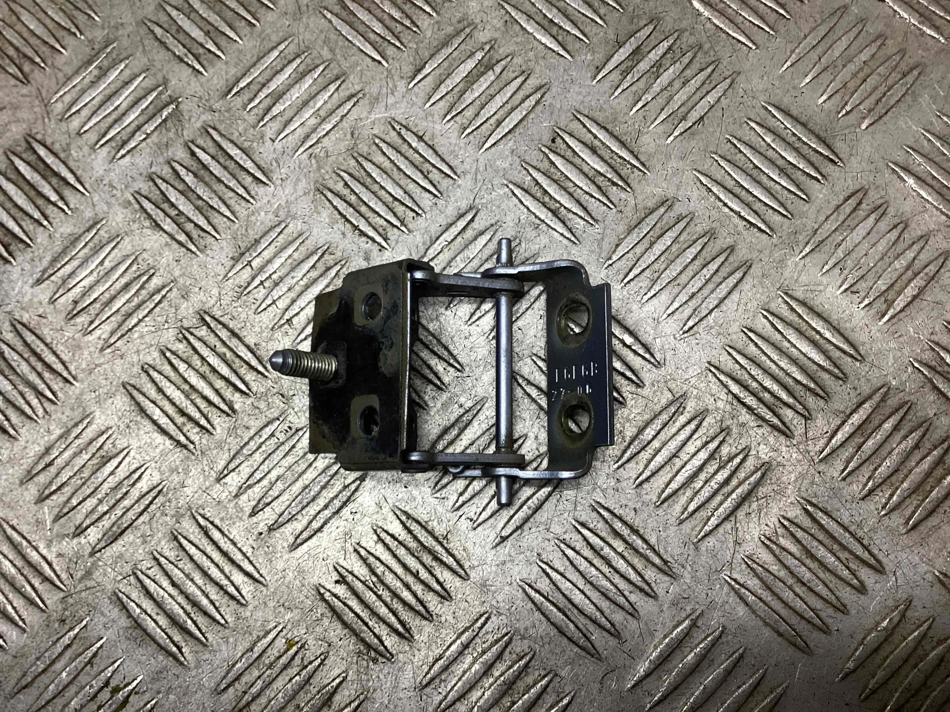 Петля крышки багажника Ford Fusion Fusion (JU) 2005-2012 рестайлинг 2006 1,4 Бензин МКПП 5ст. Хэтчбек 5дв.