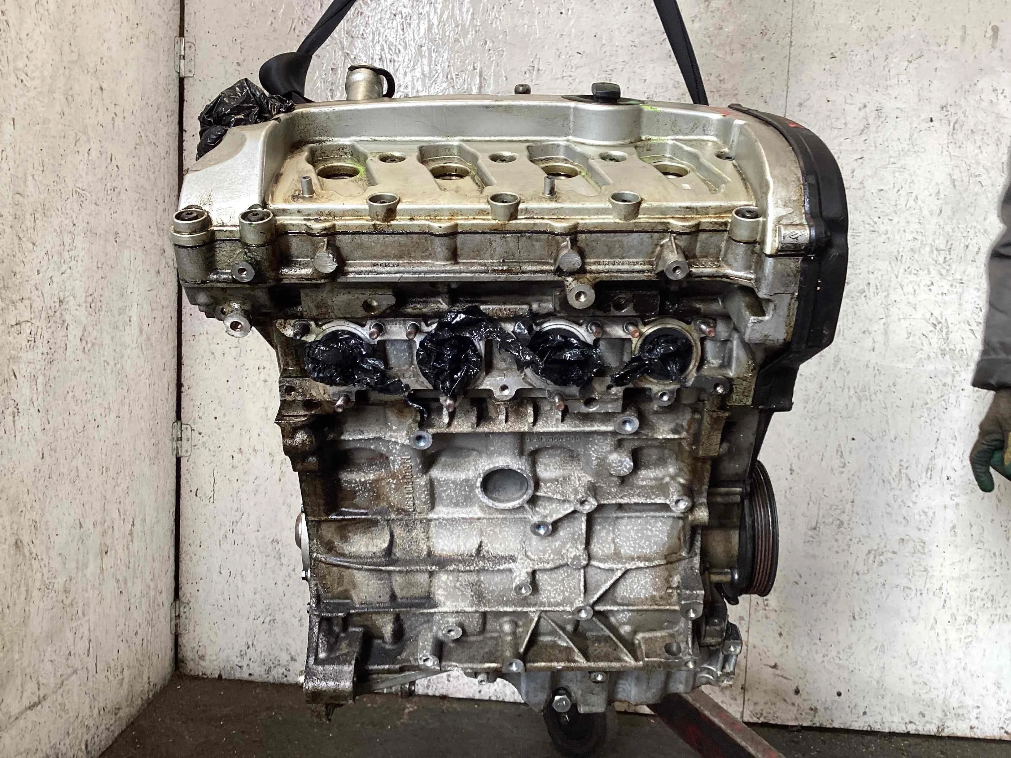 Двигатель Audi A4 A4 B6 (8EC, 8E5) 2000-2004 2001 2,0 Бензин АКПП Седан.