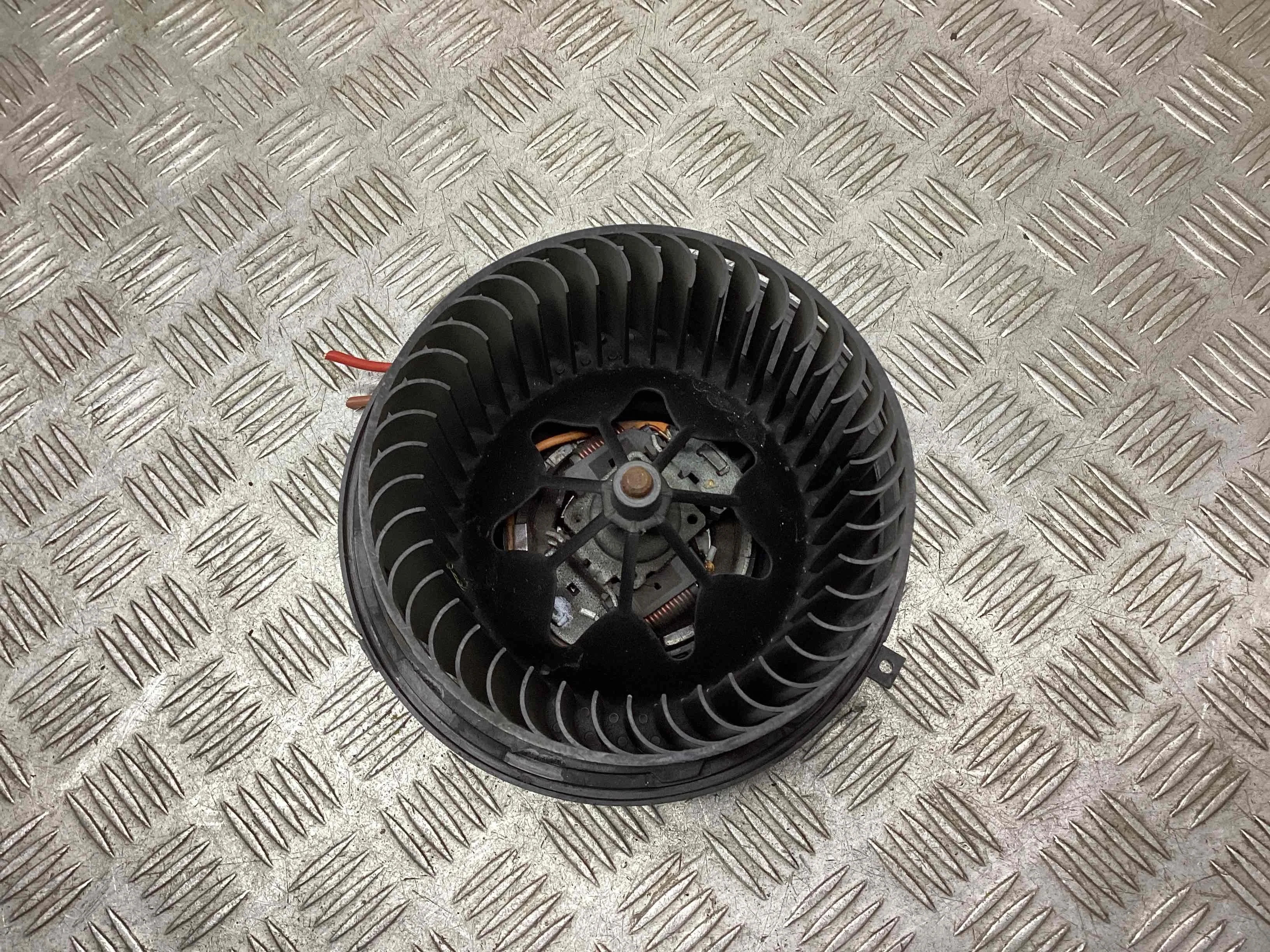 Моторчик печки BMW 3-Series (E90/91/92/93) 2005-2013  2007 2,0 Дизель АКПП Универсал.