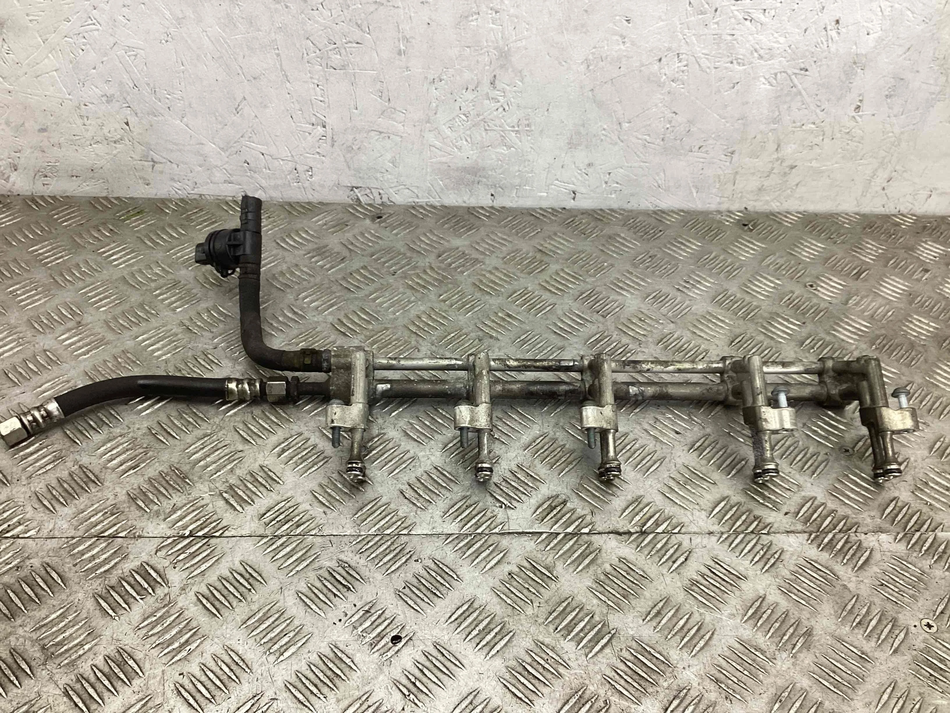 Топливная рампа Volkswagen Touareg Touareg I (7L) 2002-2006 2006 2,5 Дизель МКПП 6ст. Внедорожник.