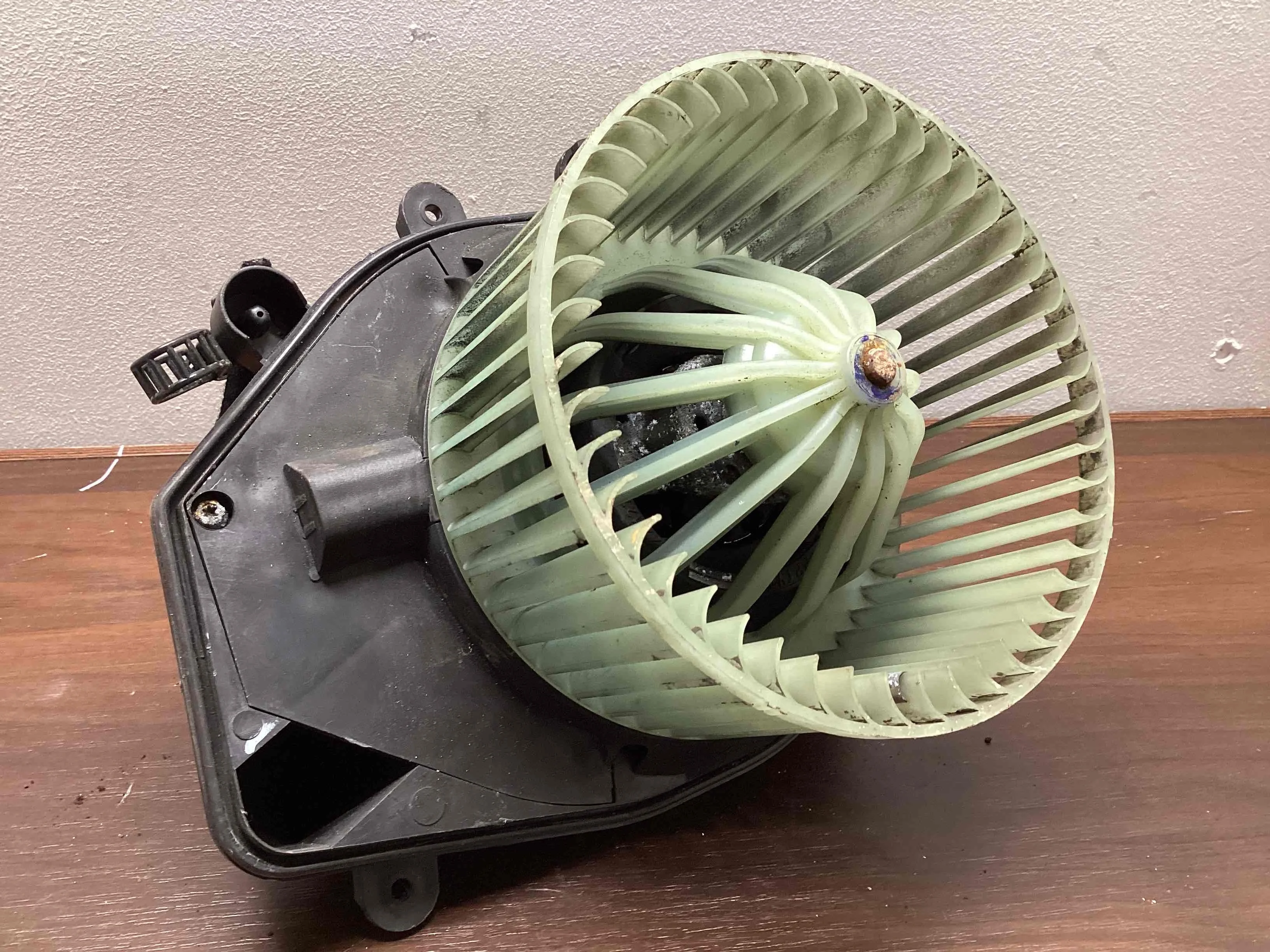 Моторчик печки Volkswagen Passat Passat B5+ (3B) 2000-2005 рестайлинг 2003 2,0 Бензин МКПП Универсал.