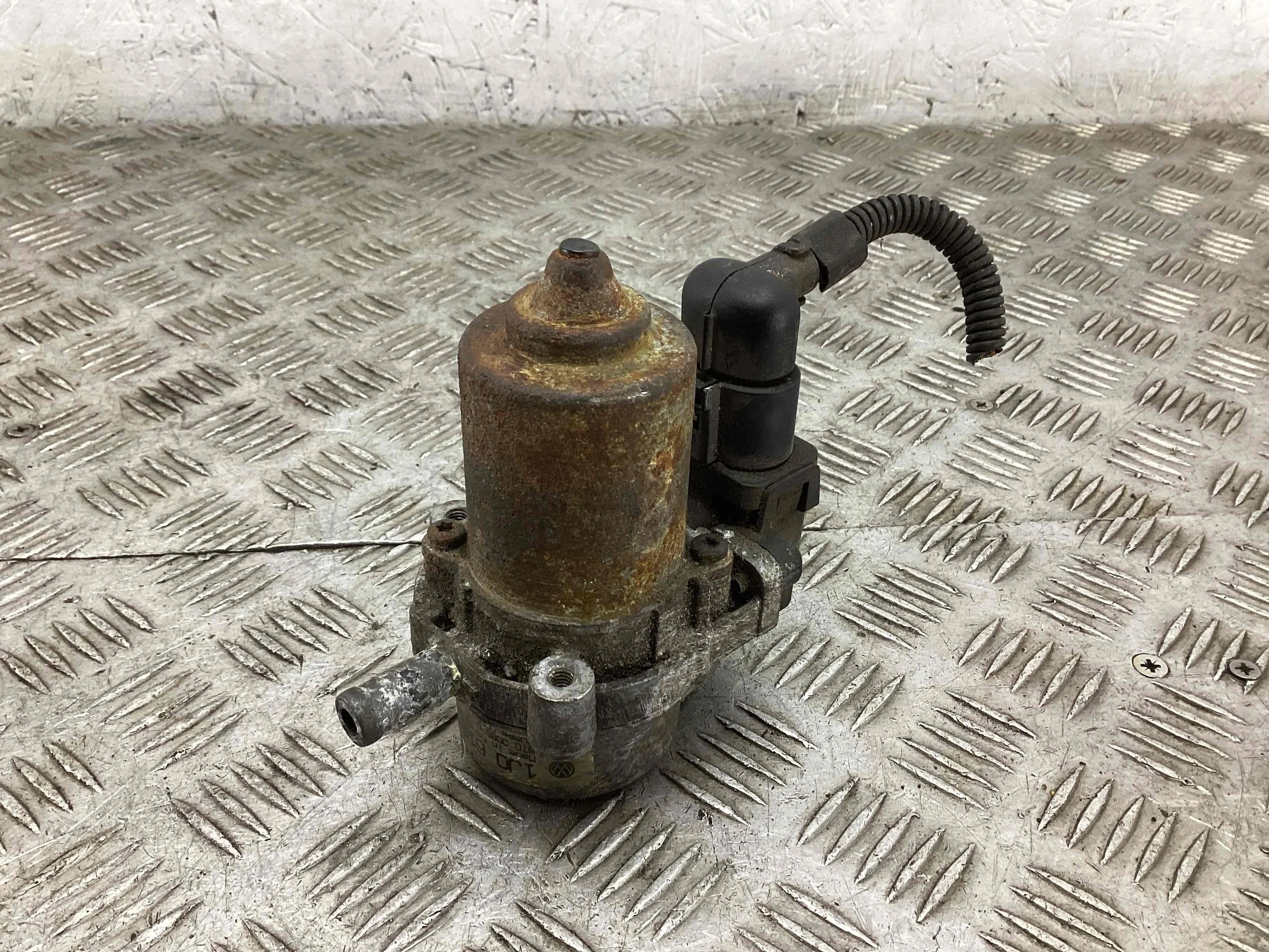 Насос вакуумный Volkswagen Golf Golf IV (1J) 1997-2004 2001 1,6 Бензин АКПП Хэтчбек 5дв.