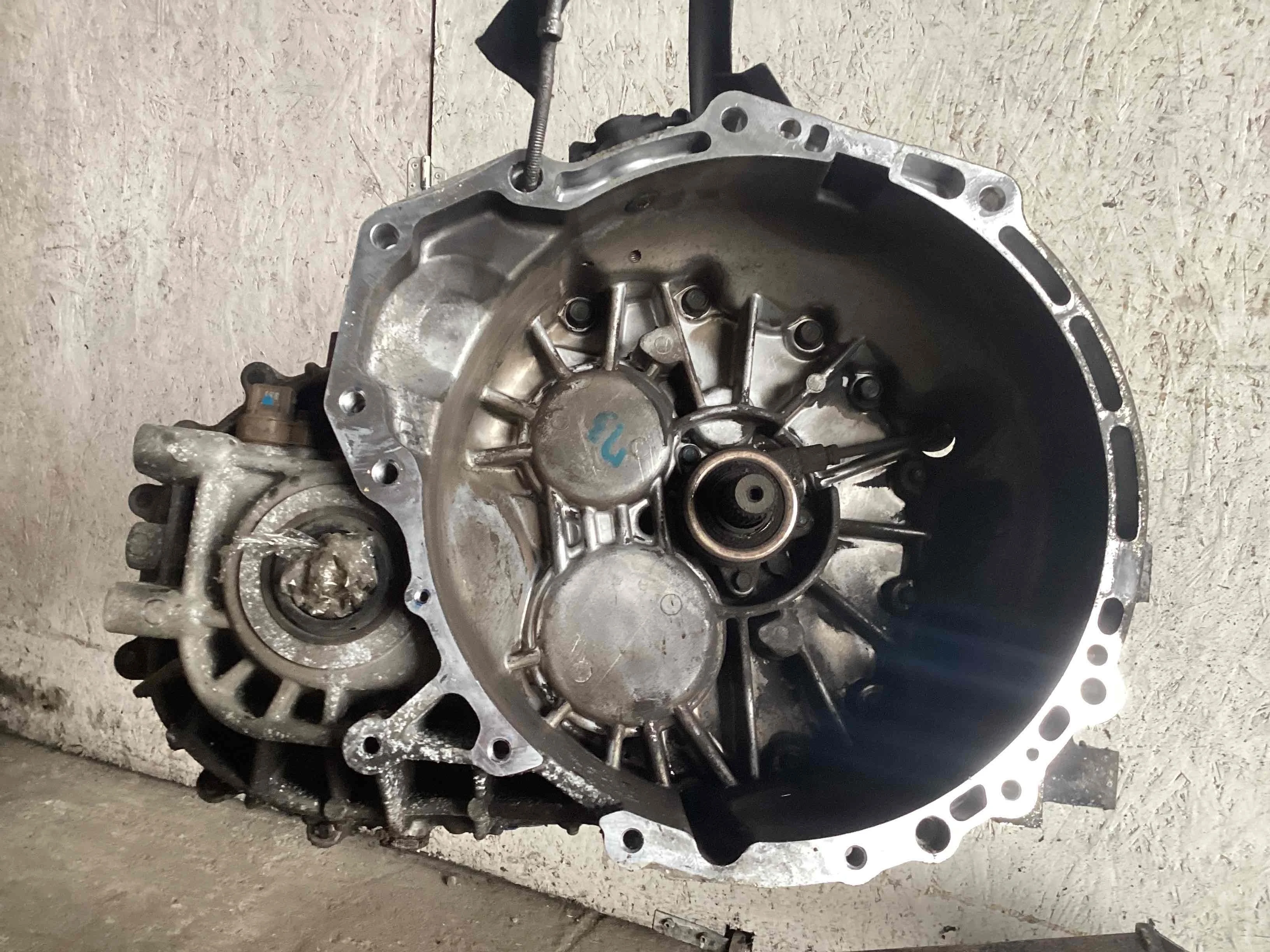 КПП механическая (МКПП) 5-ступенчатая Kia Carnival Carnival II (VQ) 2006-2014 2006 2,9 Дизель МКПП 5ст. Минивэн.