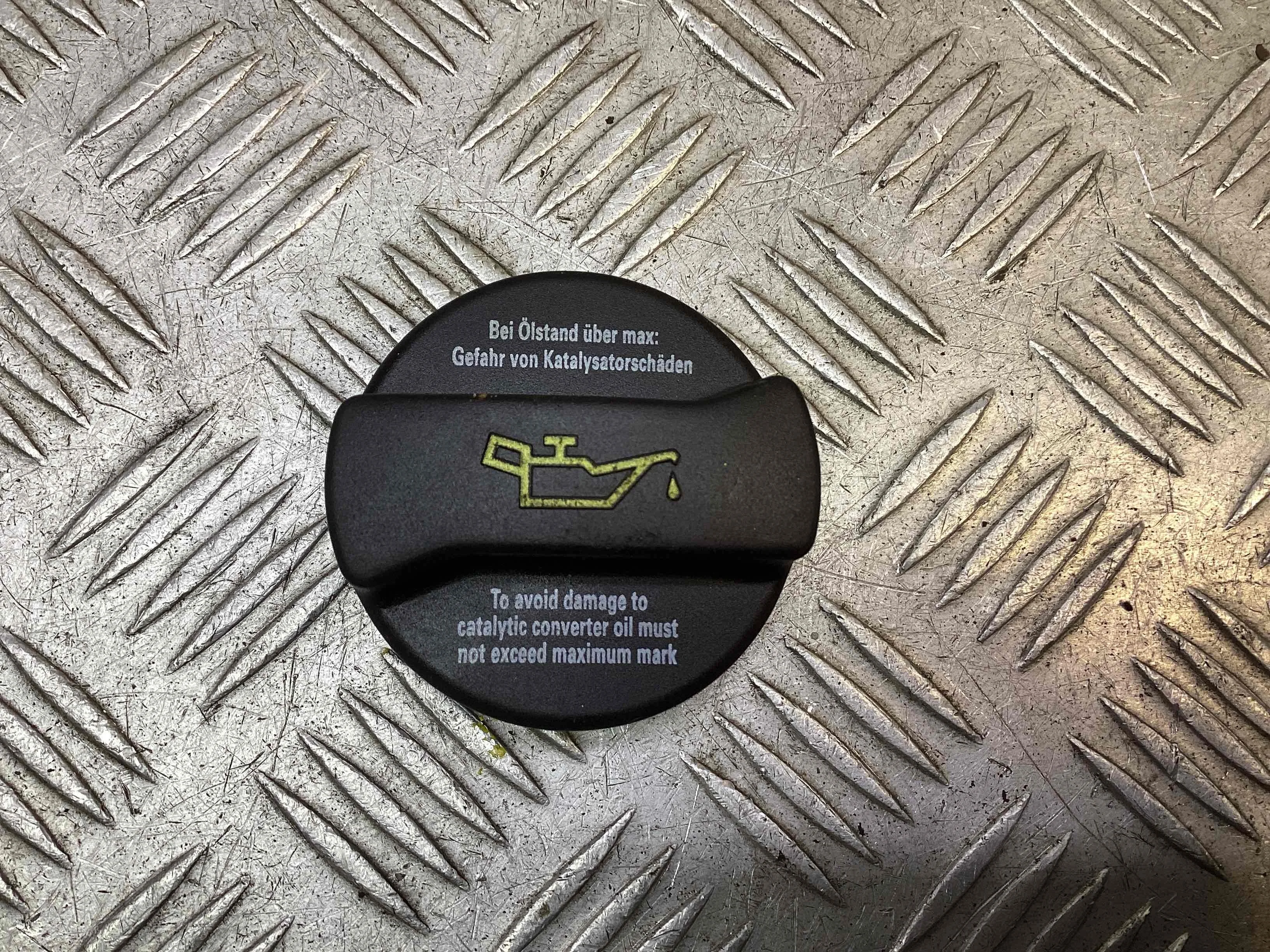 Пробка маслозаливная Volkswagen Golf Golf IV (1J) 1997-2004 1999 1,4 Бензин МКПП 5ст. Хэтчбек.