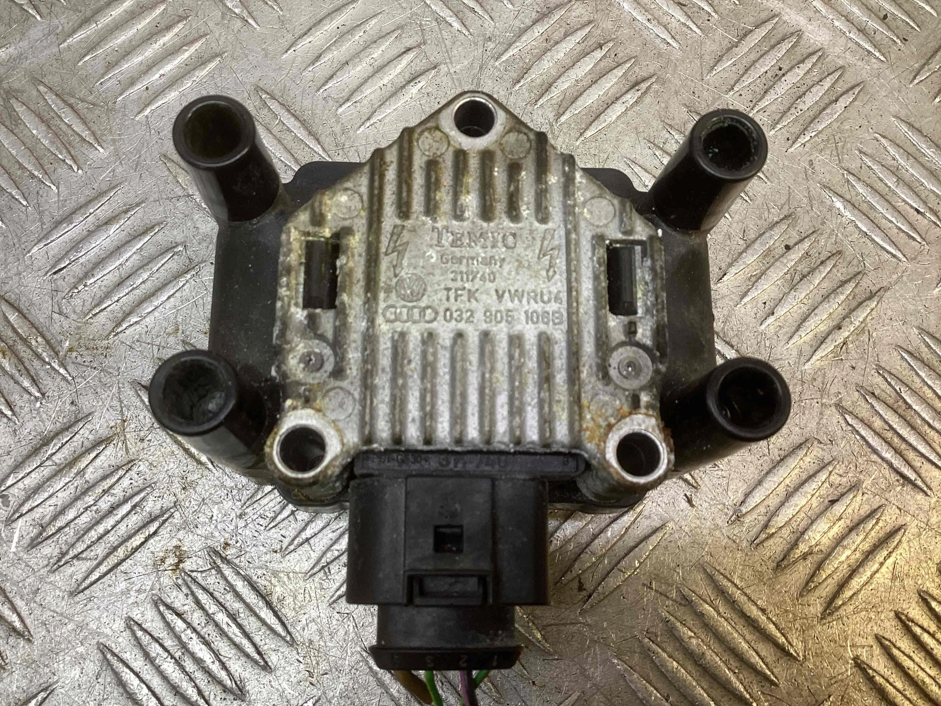 Катушка зажигания Volkswagen Golf Golf IV (1J) 1997-2004 2001 1,4 Бензин МКПП 5ст. Хэтчбек 5дв.