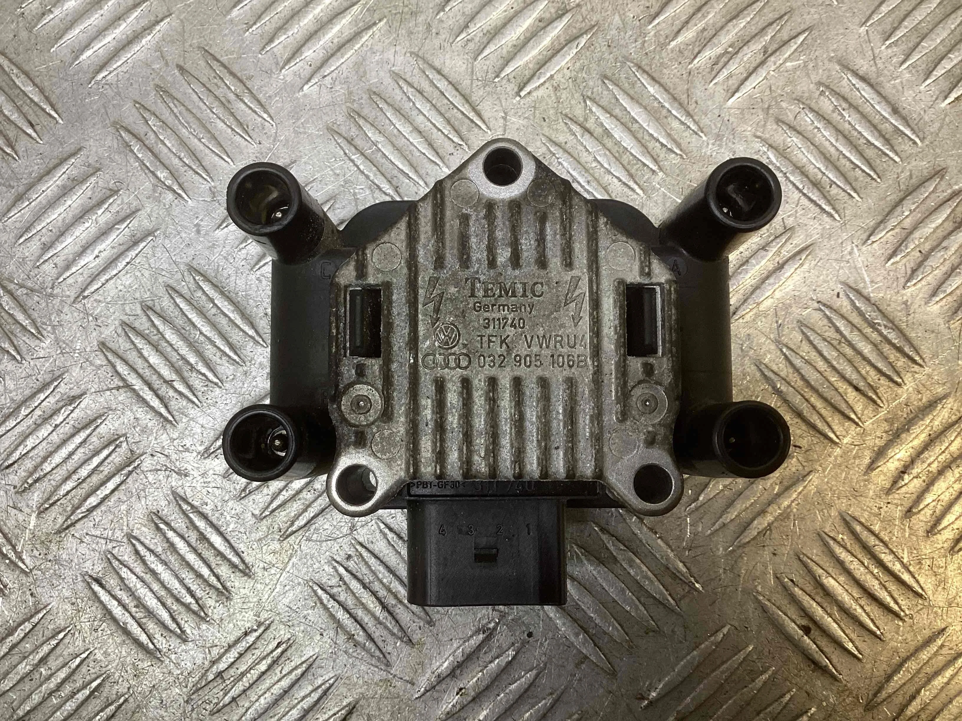 Катушка зажигания Volkswagen Golf Golf IV (1J) 1997-2004 2001 1,4 Бензин МКПП 5ст.