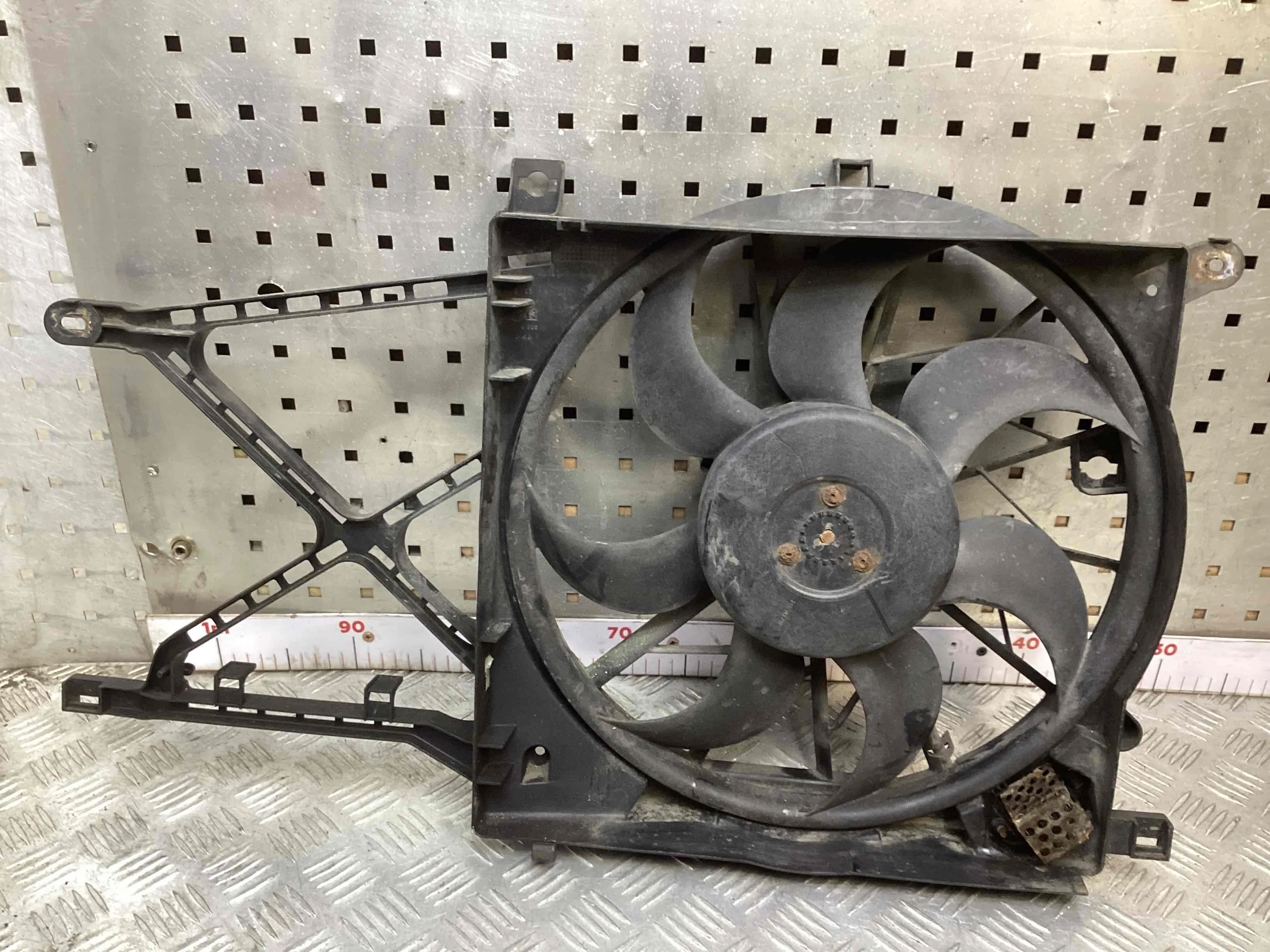 Вентилятор радиатора Opel Zafira Zafira B 2008-2015 рестайлинг 2011 1,8 Бензин МКПП 5ст. Минивэн.