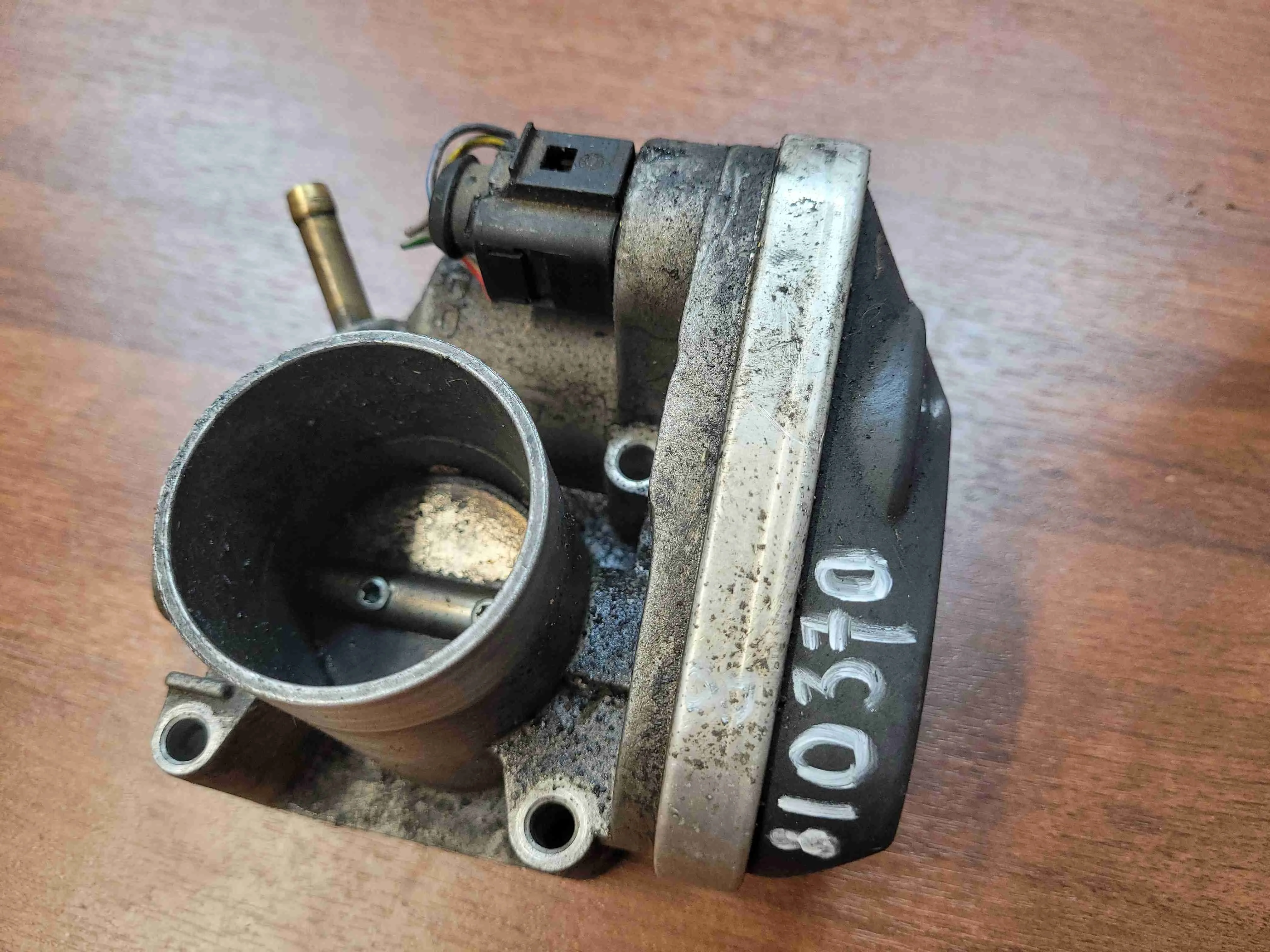 Заслонка дроссельная Volkswagen Golf Golf IV (1J) 1997-2004 2000 1,4 Бензин