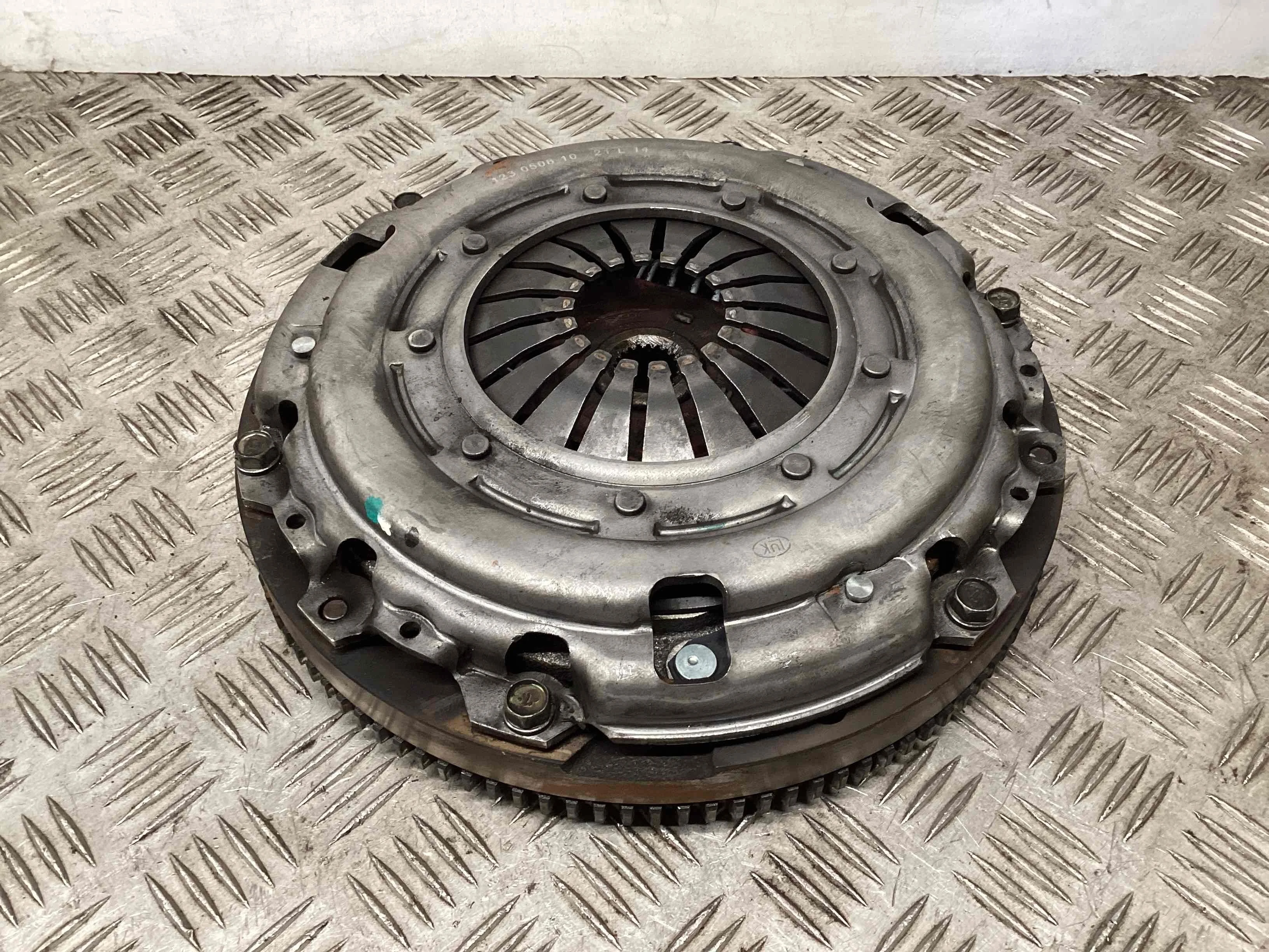 Комплект сцепления Mitsubishi Grandis Grandis (NA) 2003-2011 2004 2,4 Бензин МКПП 5ст. Минивэн.