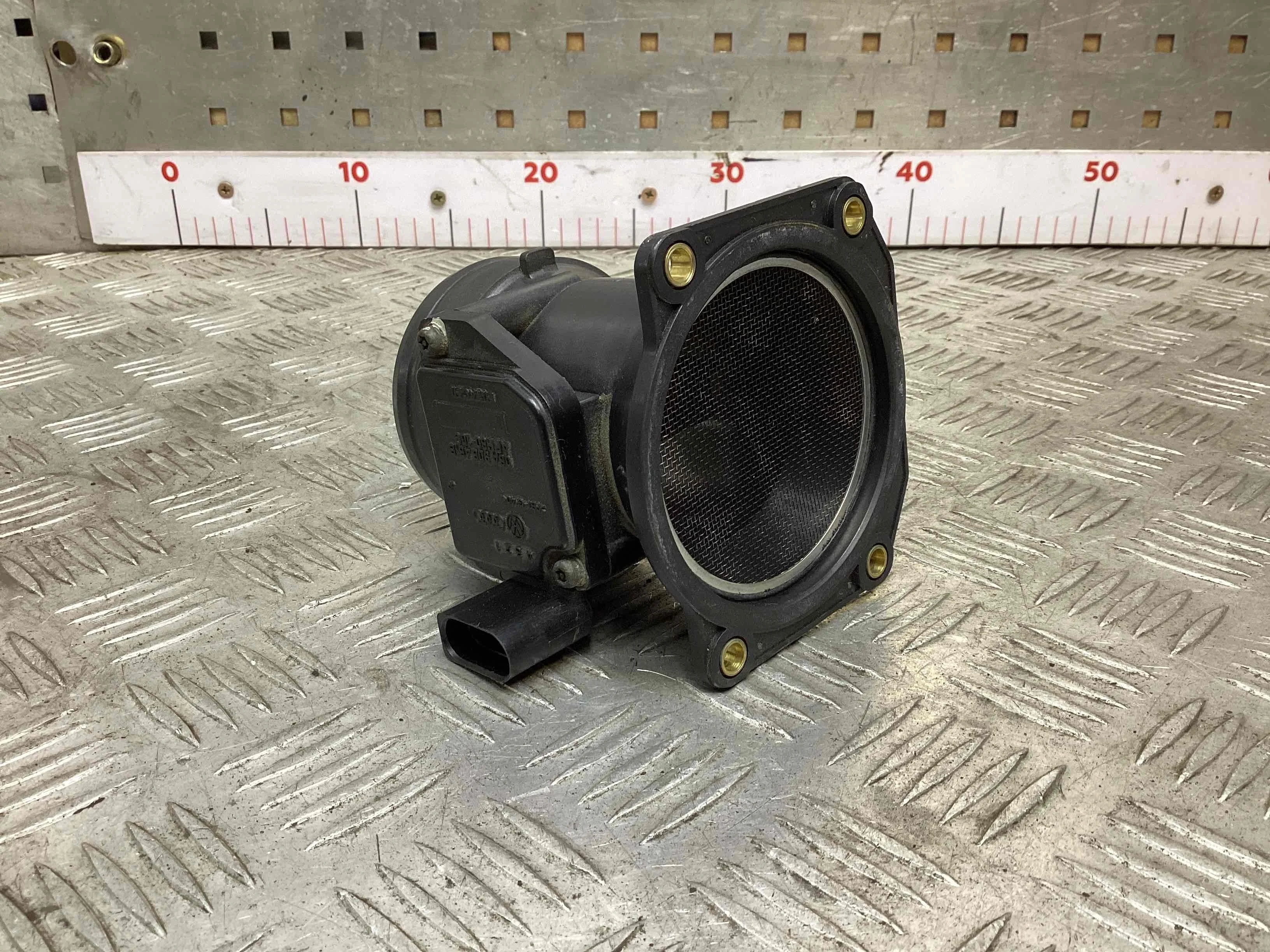 Расходомер воздуха Volkswagen Passat Passat B5+ (3B) 2000-2005 рестайлинг 2001 1,6 Бензин МКПП 5ст. Универсал.